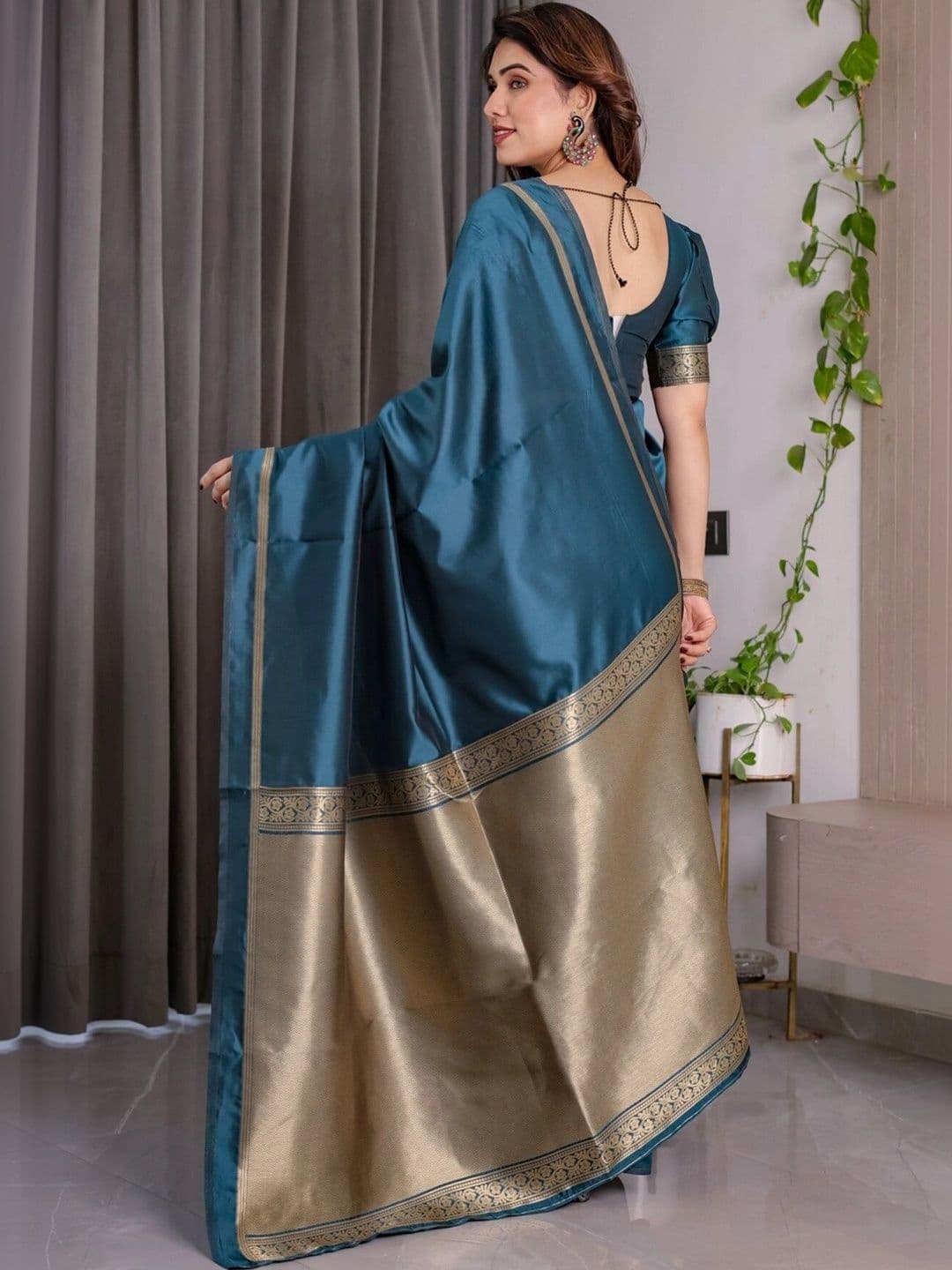 VS MALL Zari Silk Cotton Banarasi Saree thumbnail 5