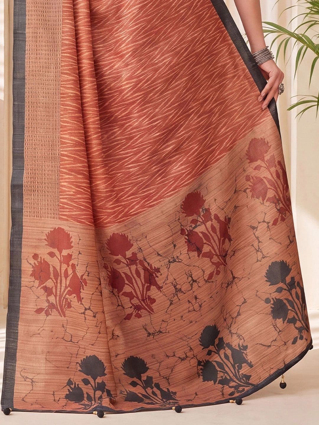 Anouk Striped Silk Blend Designer Block Print Saree thumbnail 2
