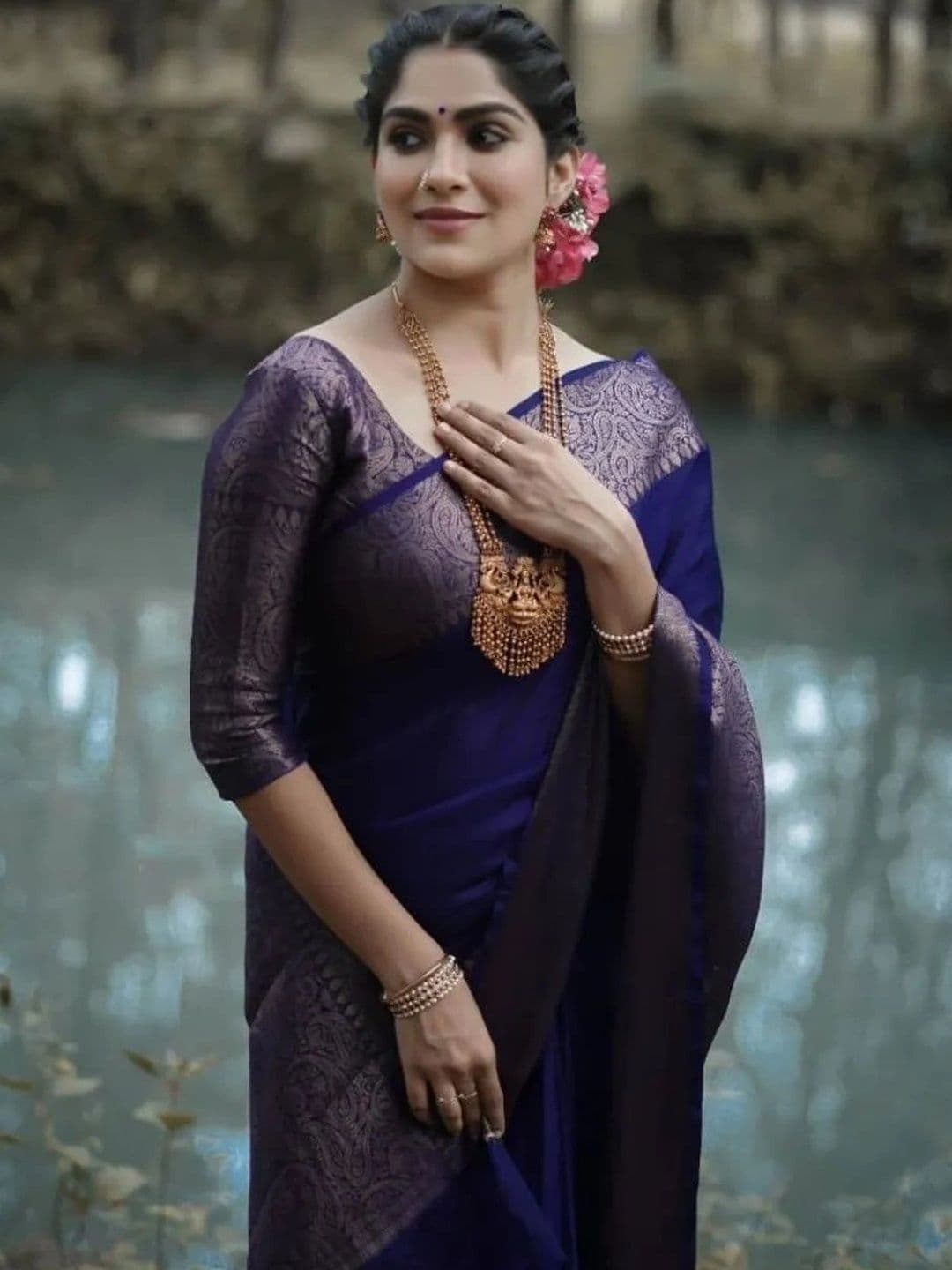 wearsquad Woven Design Zari Art Silk Banarasi Saree - view 1