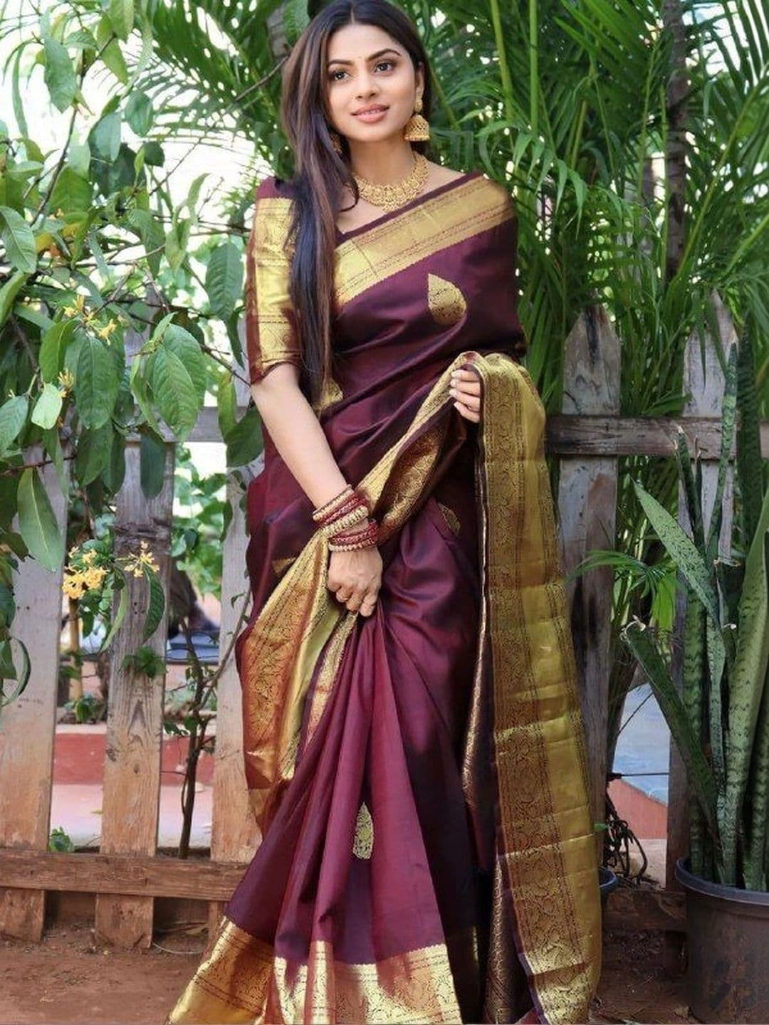 Milvia Ethnic Motifs Zari Silk Blend Designer Kanjeevaram Saree thumbnail 6