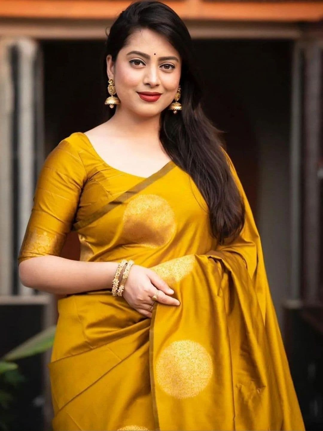 wearsquad Woven Design Zari Art Silk Banarasi Saree thumbnail 2