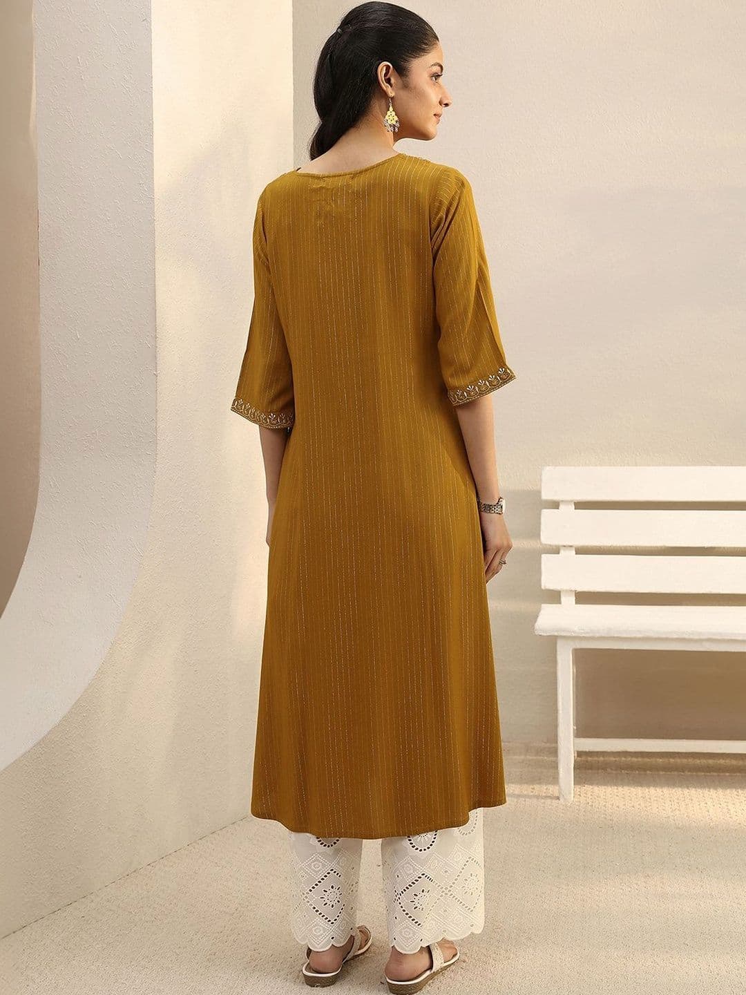 Libas Women Embroidered Thread Work Kurta thumbnail 6
