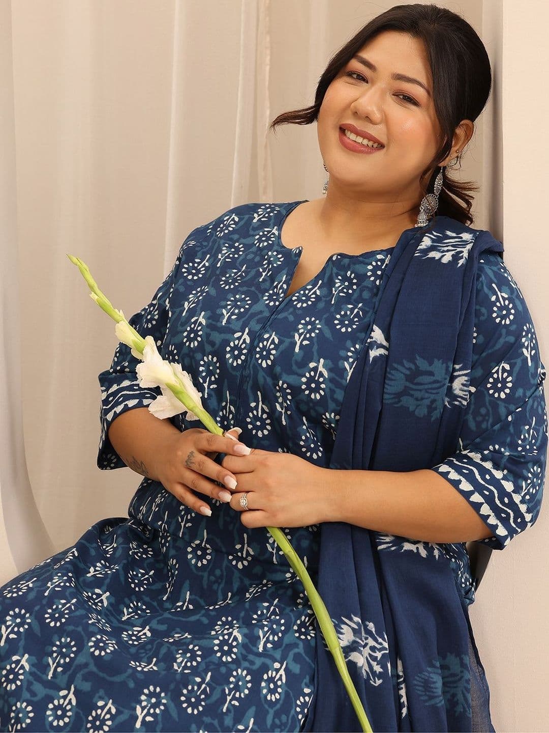 Extra Love By Libas Plus Size Women Ethnic Motifs Printed Kurta with Trousers & Dupatta thumbnail 6