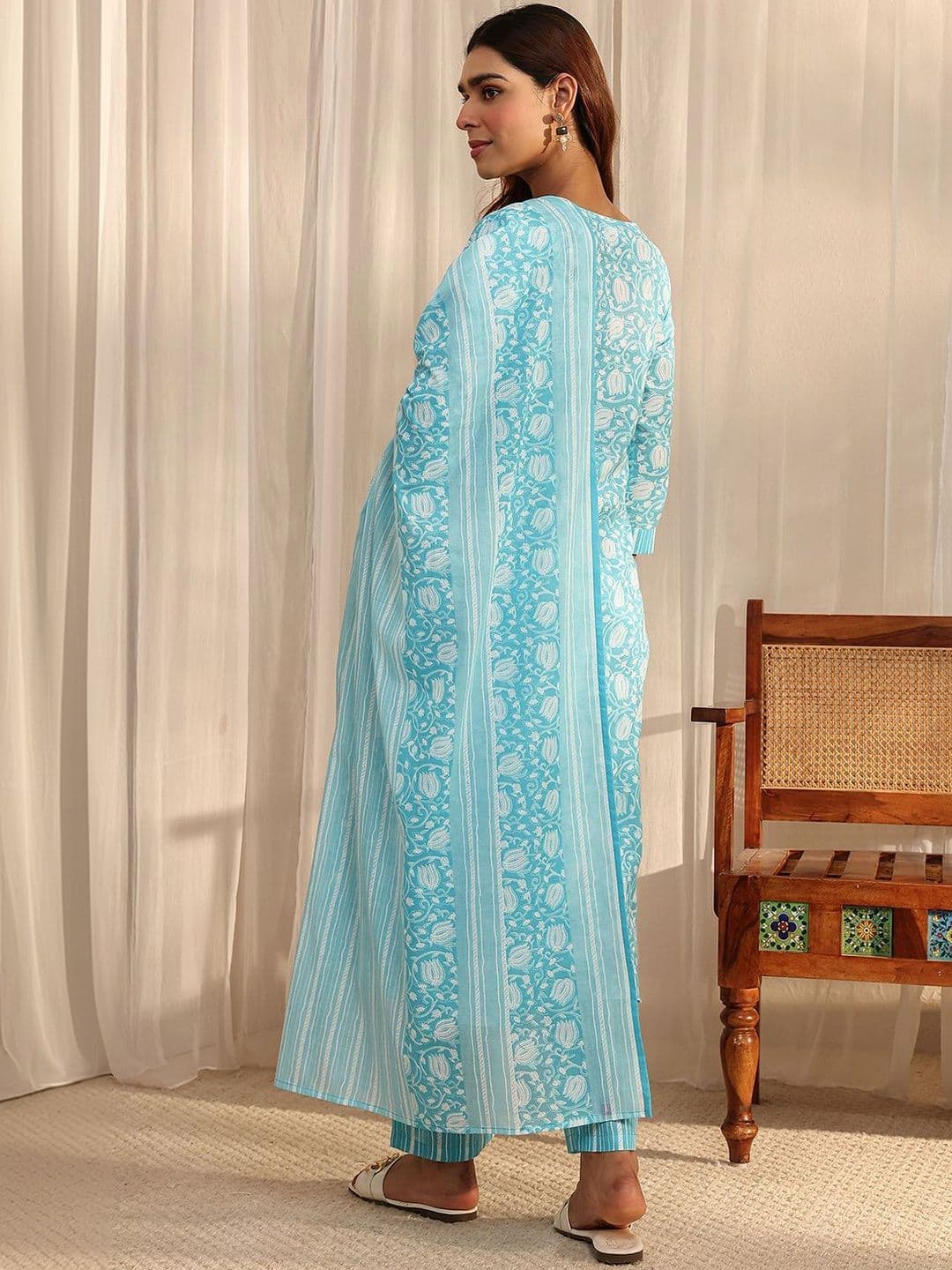 Gerua By Libas Women Floral Printed Regular Thread Work Kurta with Trousers & With Dupatta thumbnail 4