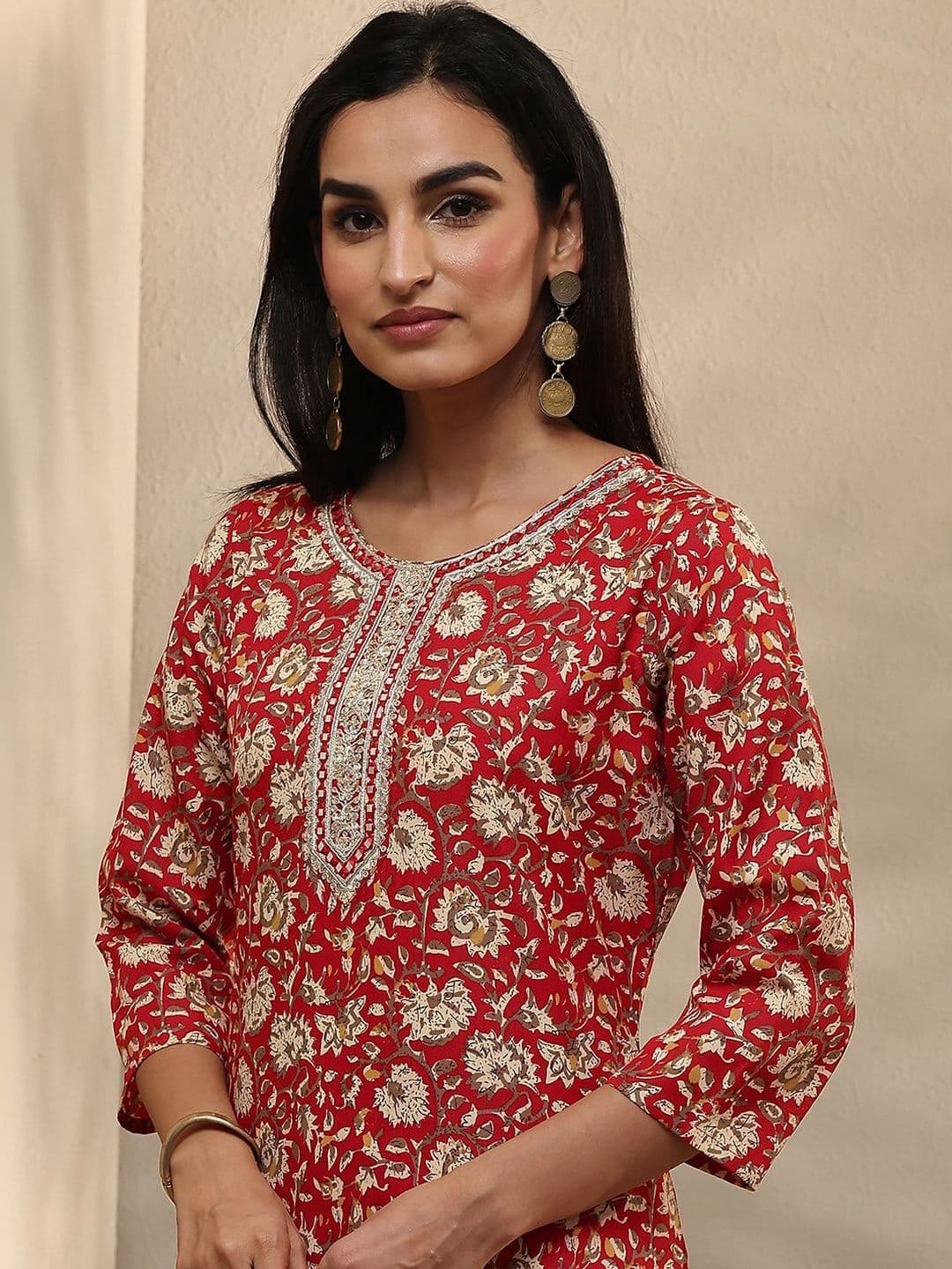 Gerua By Libas Women Floral Printed Regular Thread Work Kurta with Trousers & With Dupatta thumbnail 5