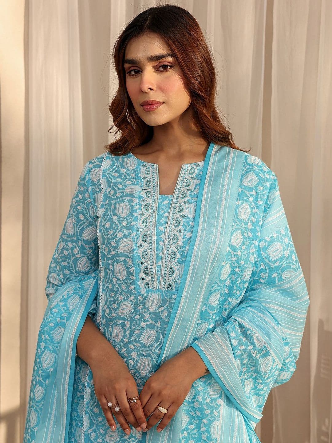 Gerua By Libas Women Floral Printed Regular Thread Work Kurta with Trousers & With Dupatta thumbnail 7