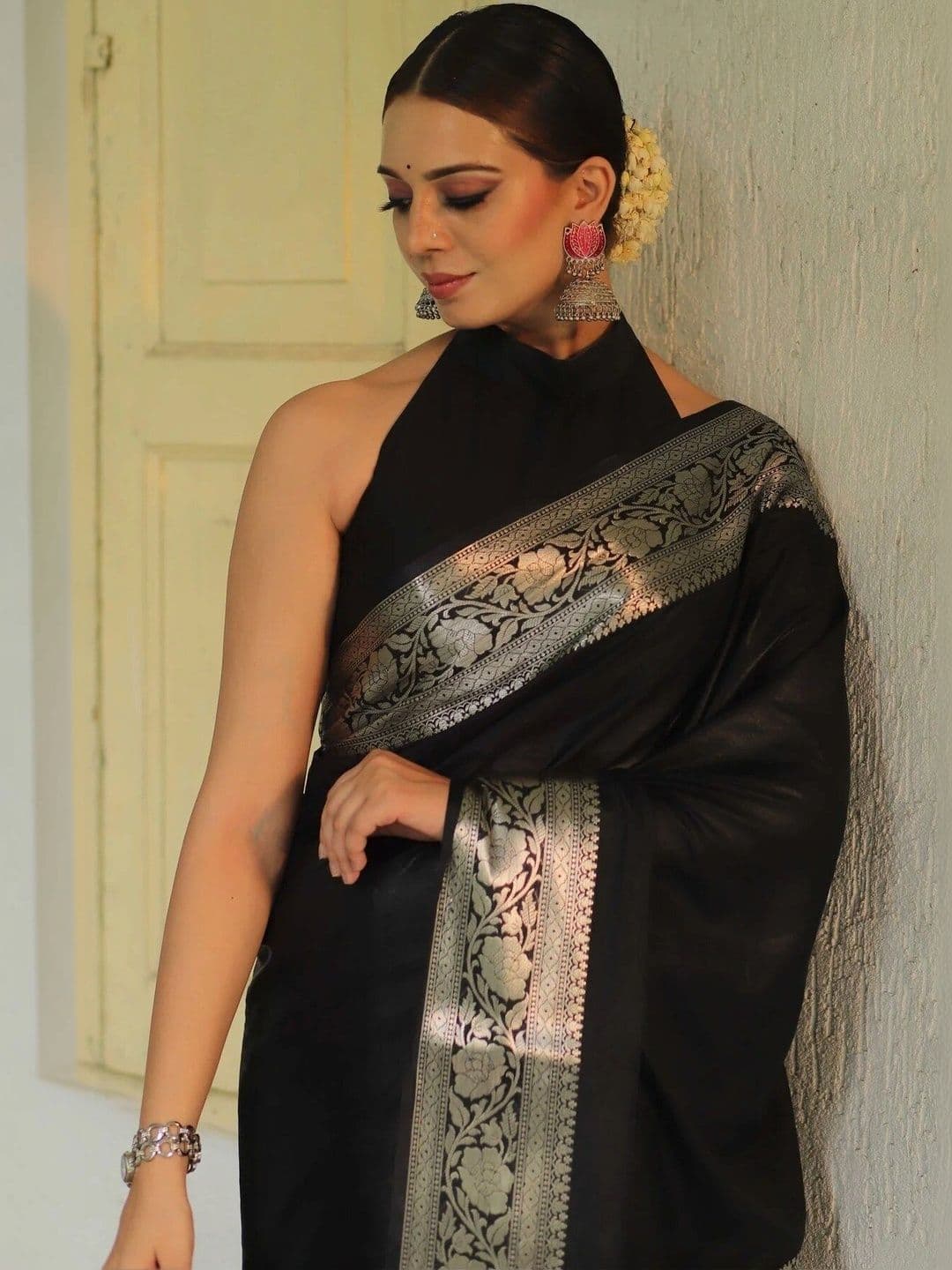 VS MALL Ethnic Motifs Zari Banarasi Saree thumbnail 5