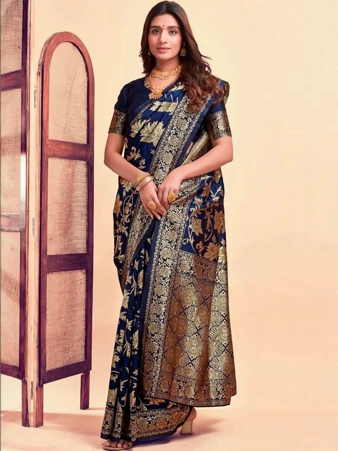 wearsquad Woven Design Zari Art Silk Banarasi Saree - view 1