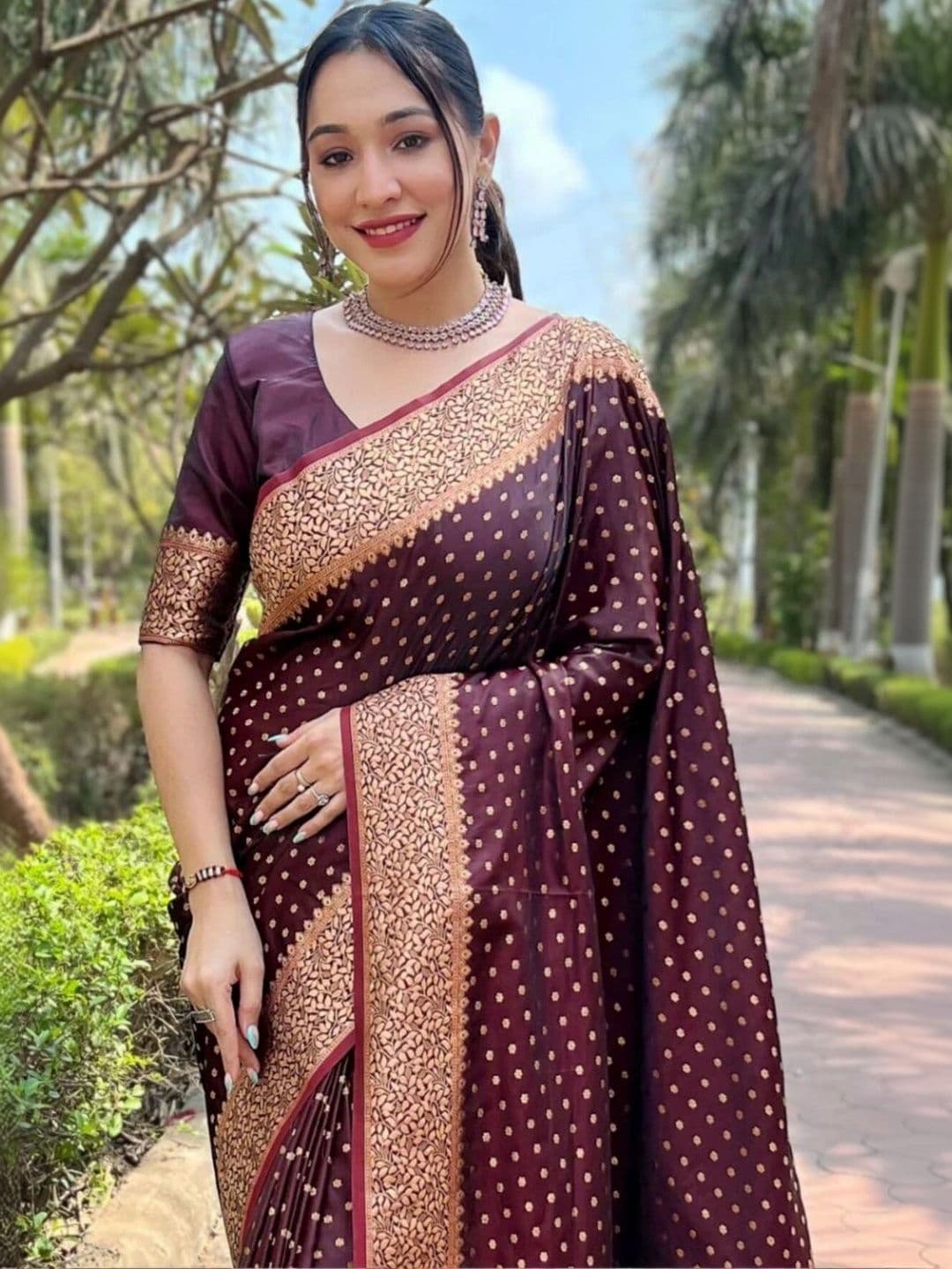 VS MALL Ethnic Motifs Zari Banarasi Saree thumbnail 3