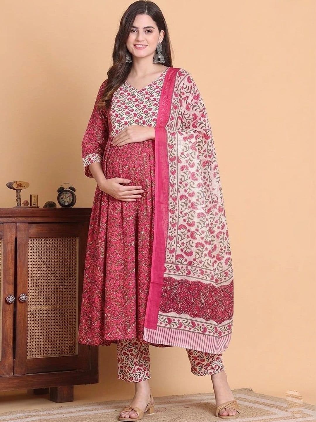 Assume Fab Women Floral Printed Empire Kurta with Trousers & With Dupatta thumbnail 6