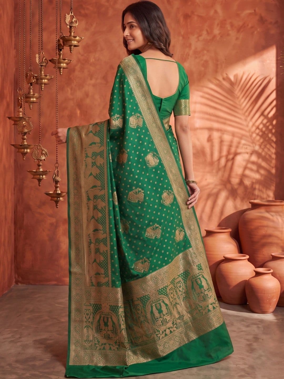 ROOP RADHIKA Woven Design Zari Silk Blend Designer Banarasi Saree thumbnail 4
