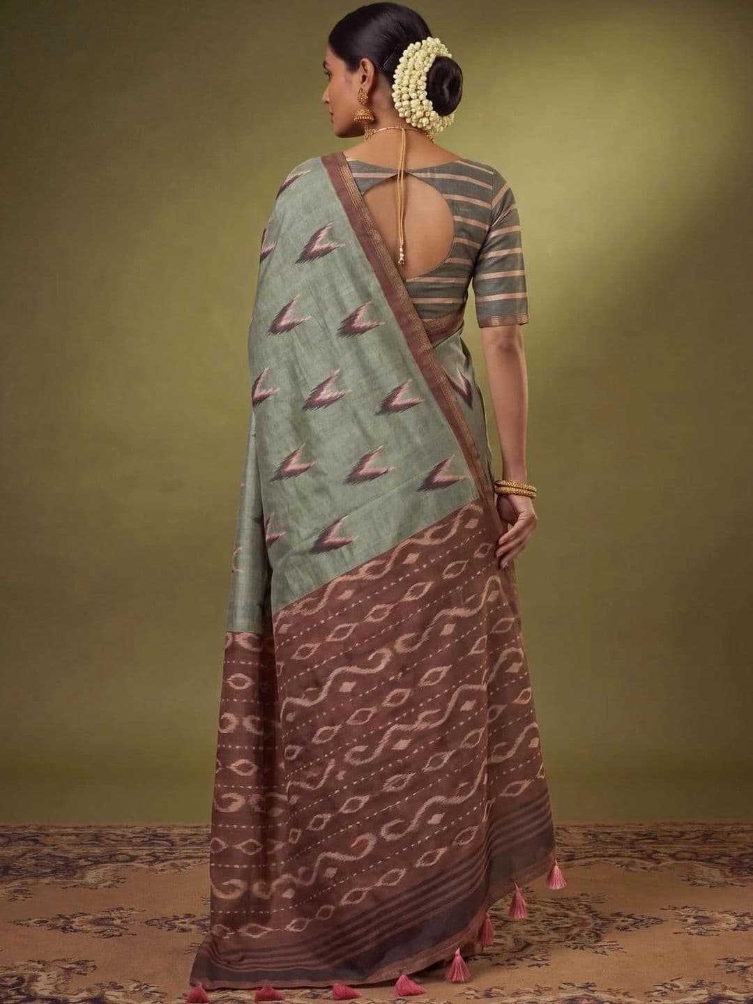 SAMANTHA Dabu Zari Silk Blend Ikat Saree thumbnail 4