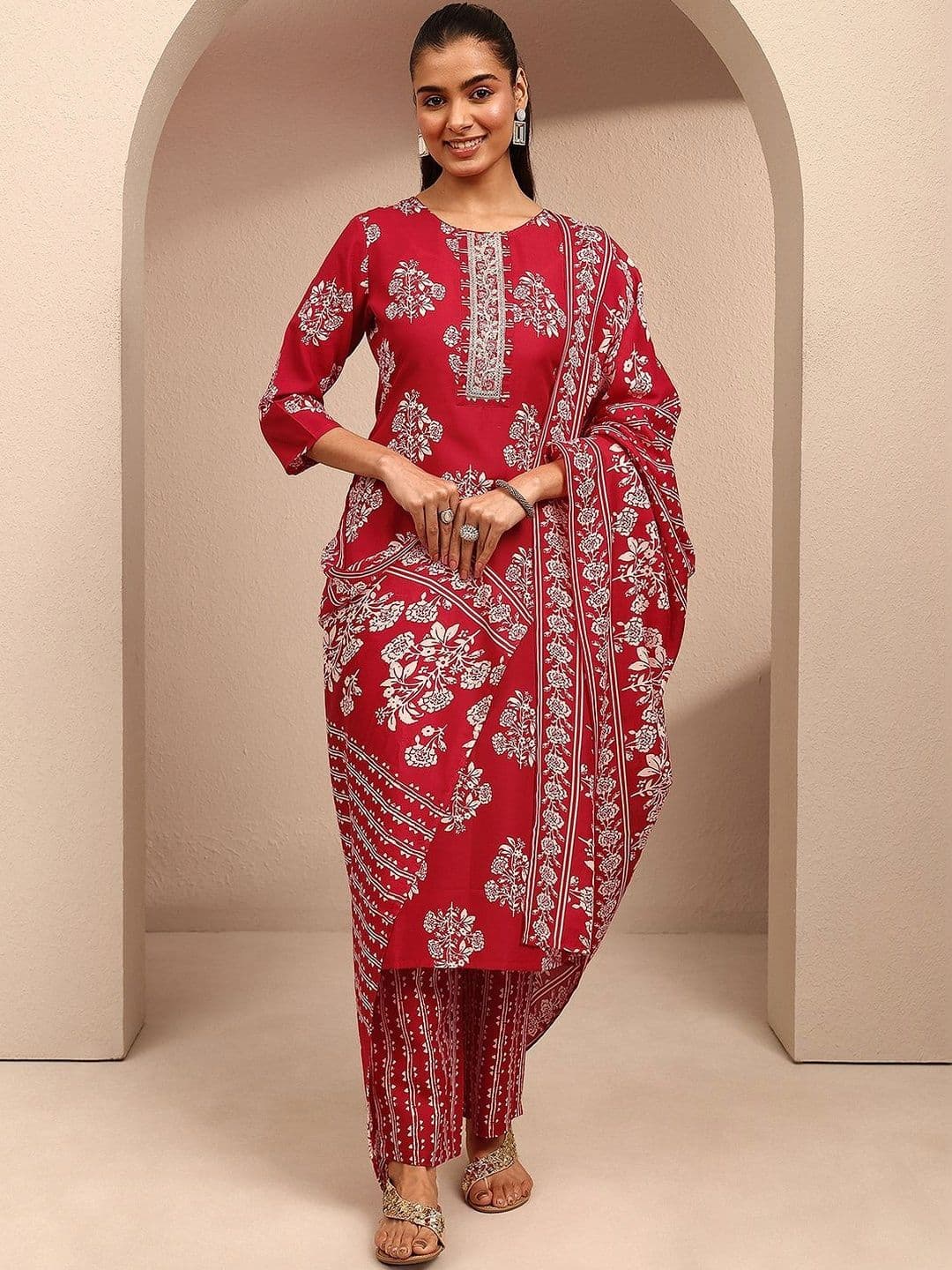 Gerua By Libas Women Floral Printed Regular Thread Work Kurta with Trousers & With Dupatta thumbnail 4