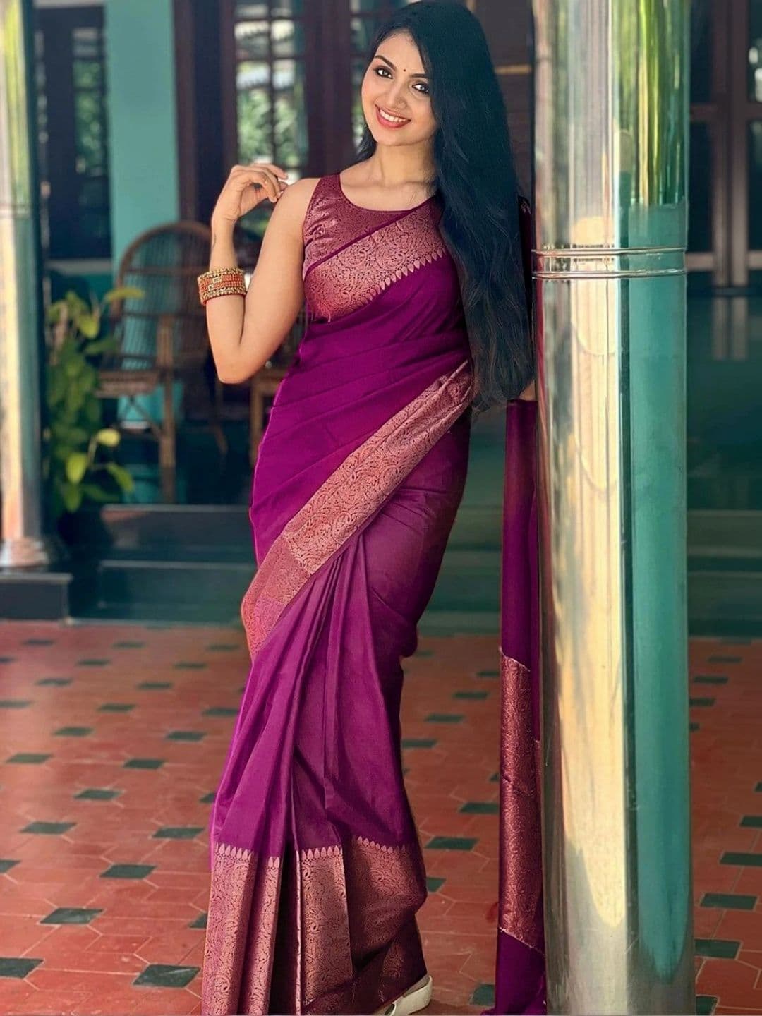 wearsquad Zari Art Silk Banarasi Saree thumbnail 4