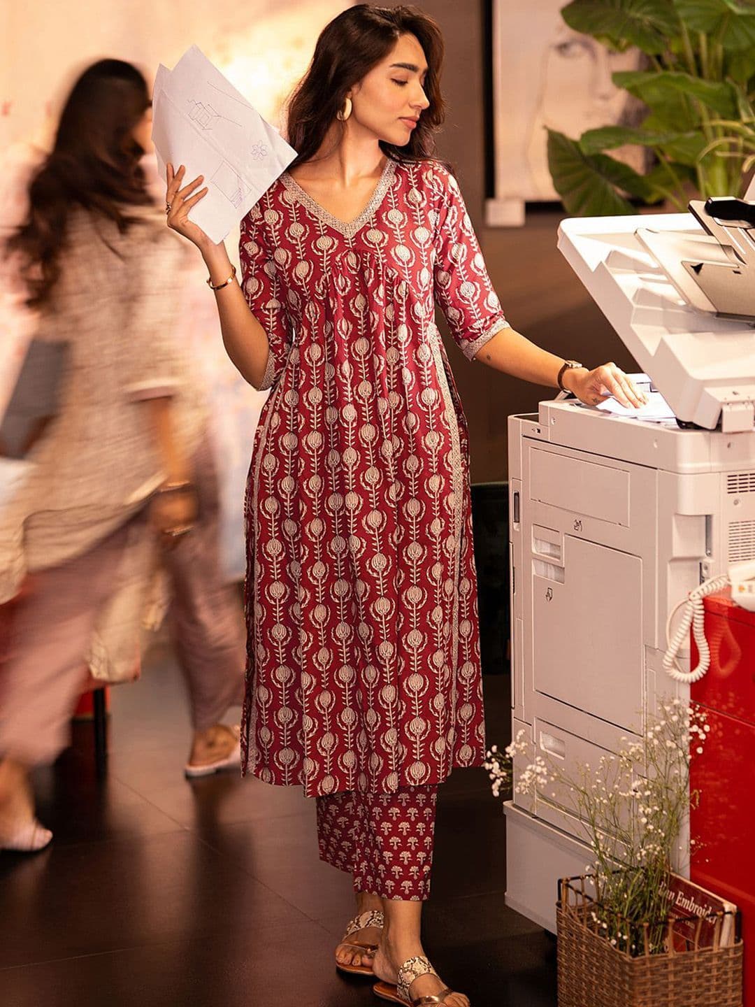Libas Women Ethnic Motifs Printed Empire Kurta with Trousers thumbnail 3