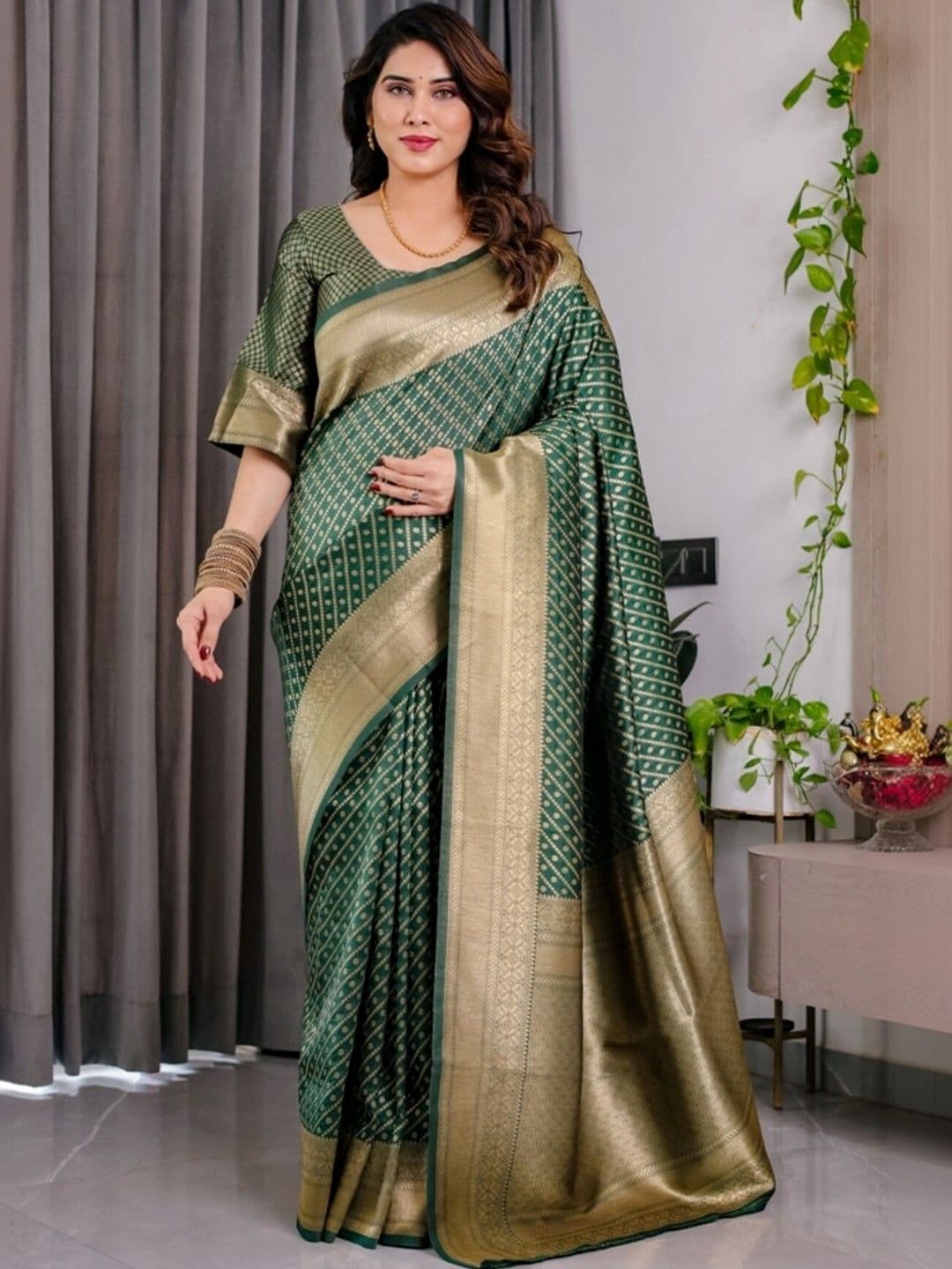 VS MALL Woven Design Zari Silk Cotton Banarasi Saree thumbnail 6