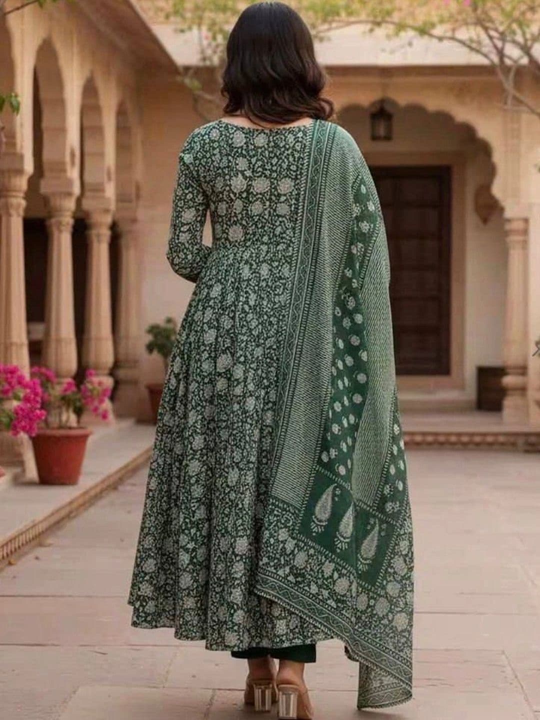 Chhipa Prints Women Floral Printed Regular Kurta with Trousers & With Dupatta thumbnail 4
