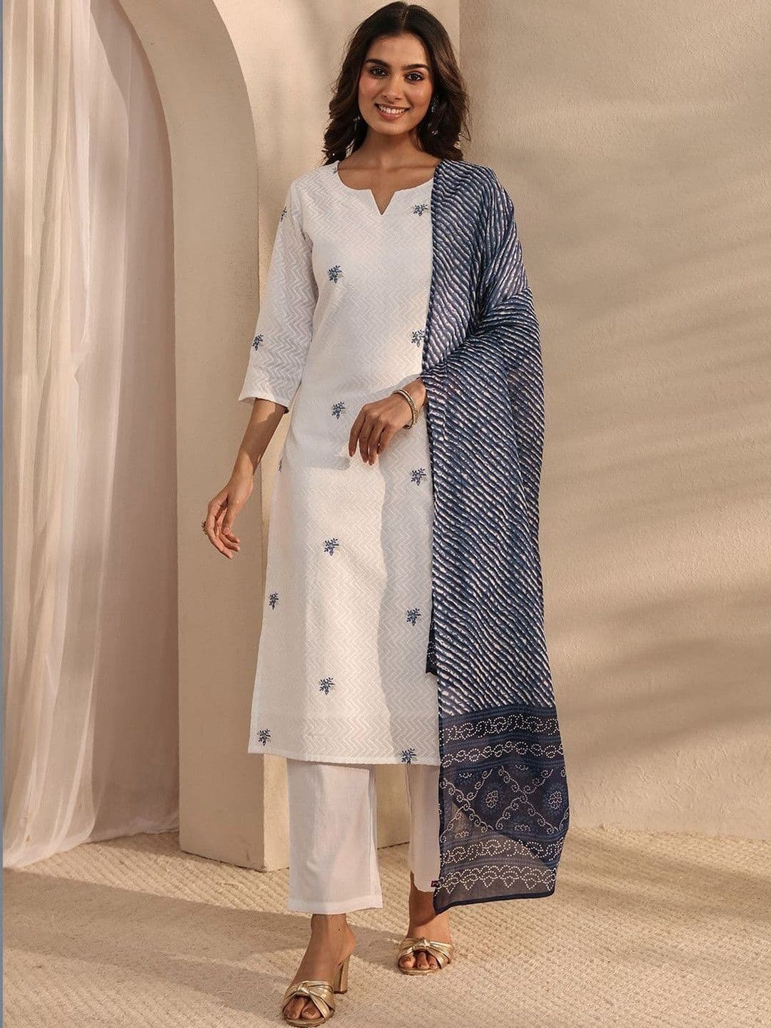 Libas Embroidered Notch Neck Thread Work Straight Kurta With Trousers & Dupatta thumbnail 5