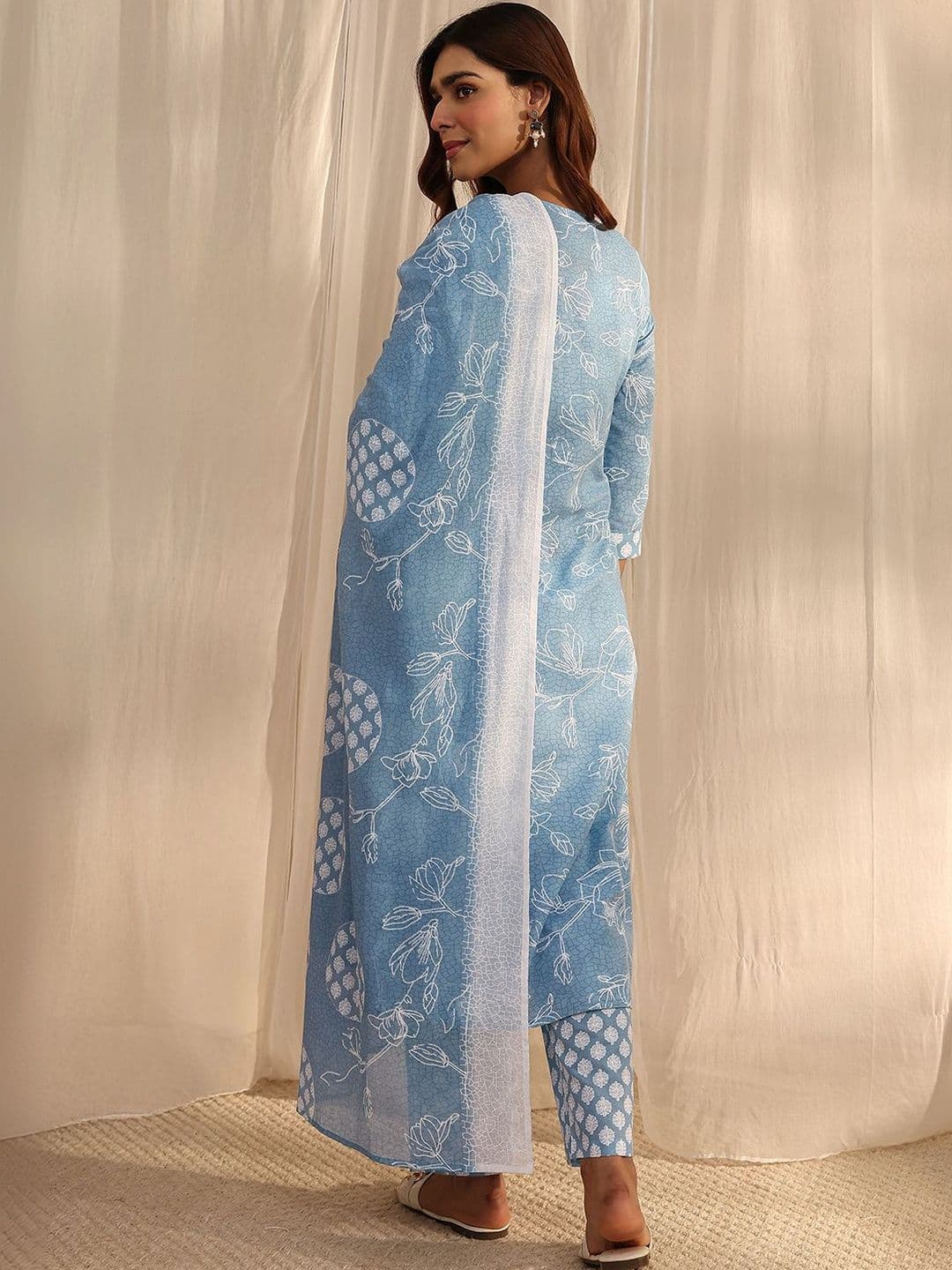 Gerua By Libas Women Floral Printed Regular Thread Work Kurta with Trousers & With Dupatta thumbnail 5