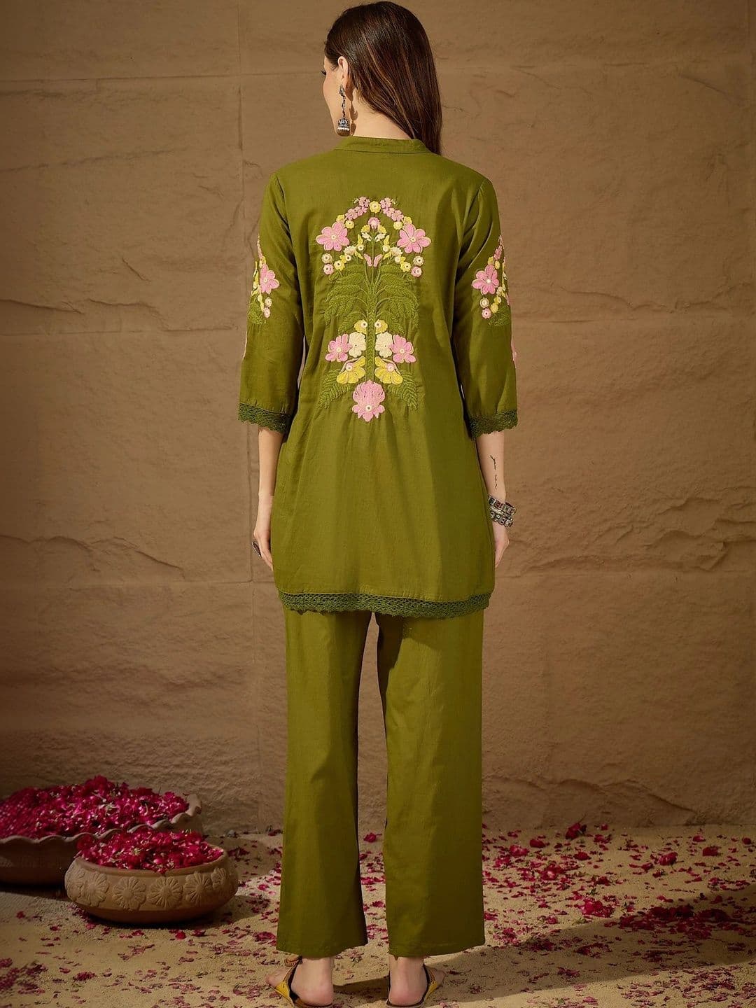 TRUVON FASHIONS Women Floral Embroidered Regular Thread Work Pure Cotton Kurta with Trousers thumbnail 7