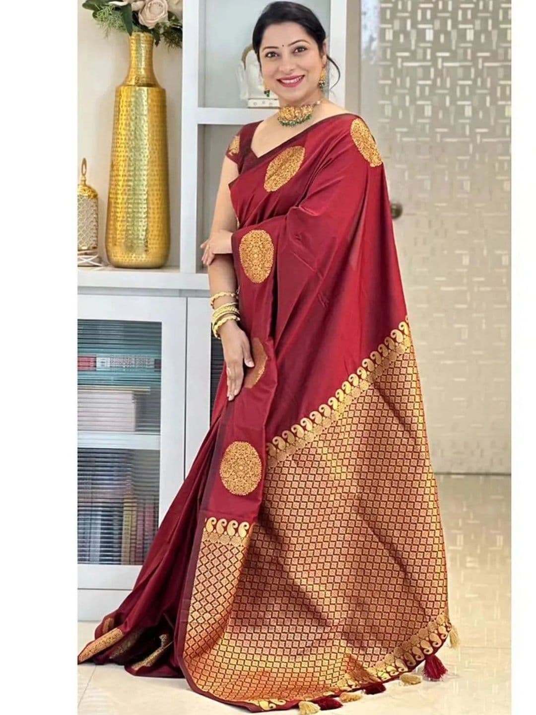 wearsquad Zari Art Silk Banarasi Saree - view 1