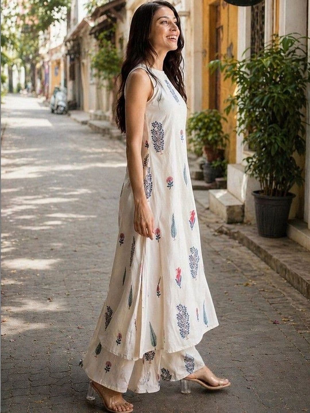 Atysundar Women Floral Printed Regular Kurta with Palazzos thumbnail 2