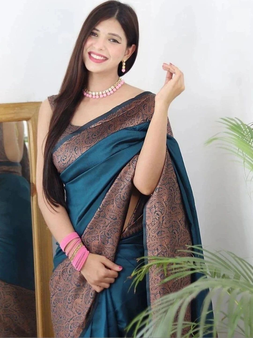 wearsquad Woven Design Zari Art Silk Banarasi Saree thumbnail 2