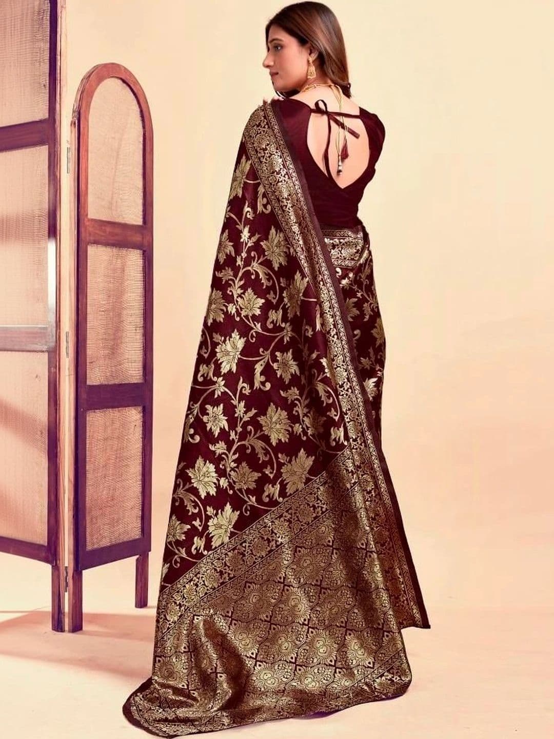 wearsquad Woven Design Zari Art Silk Banarasi Saree thumbnail 4