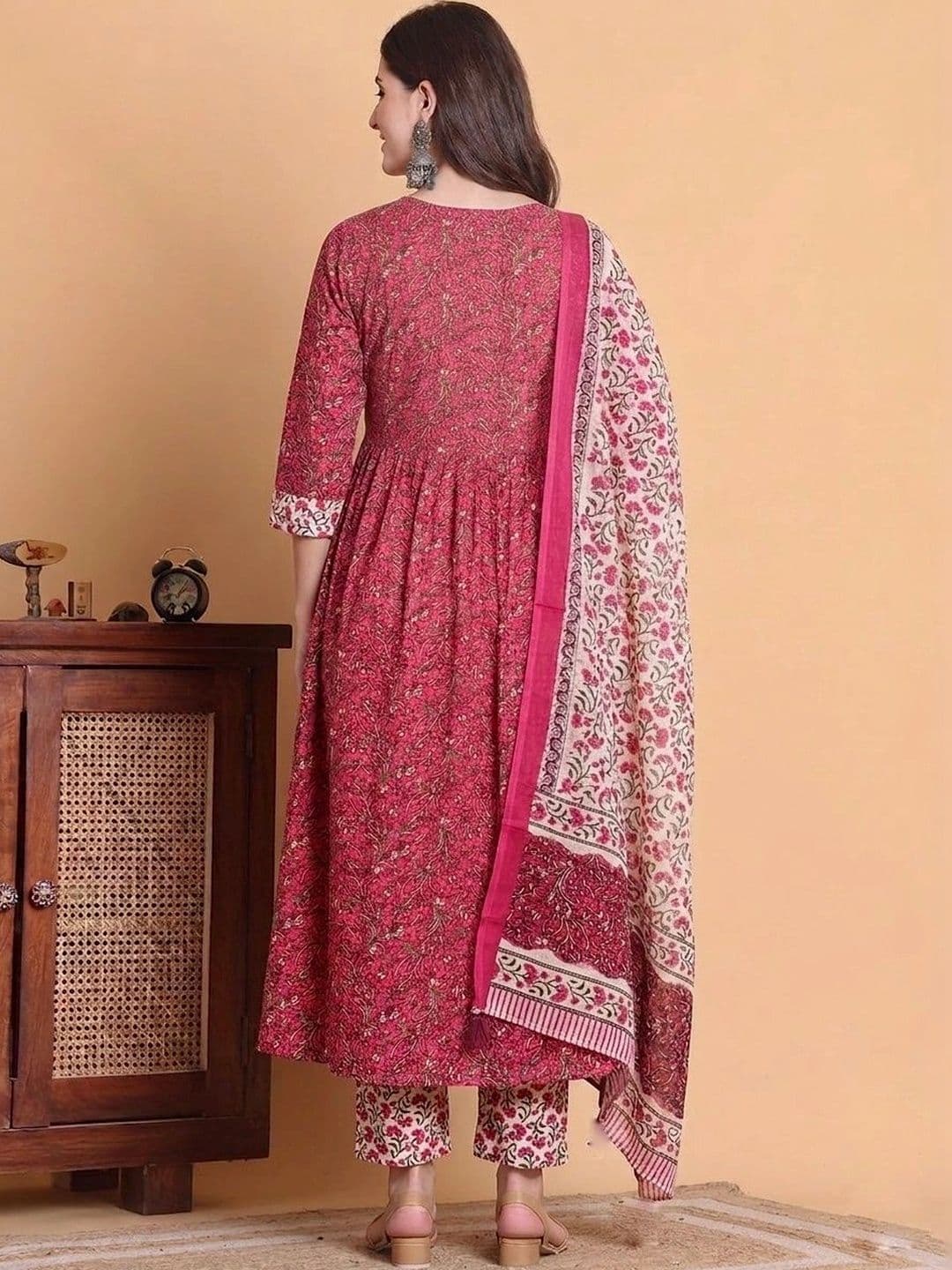 Assume Fab Women Floral Printed Empire Kurta with Trousers & With Dupatta thumbnail 3