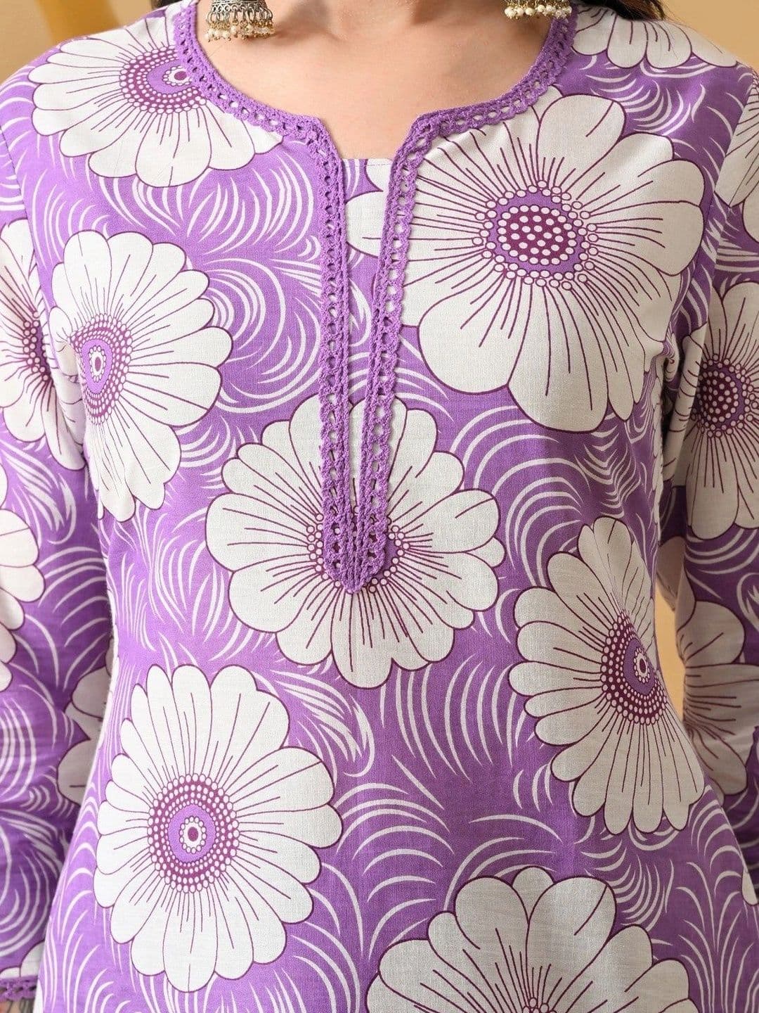 KKOUTFITS Women Floral Printed Regular Pure Cotton Kurta with Trousers thumbnail 3