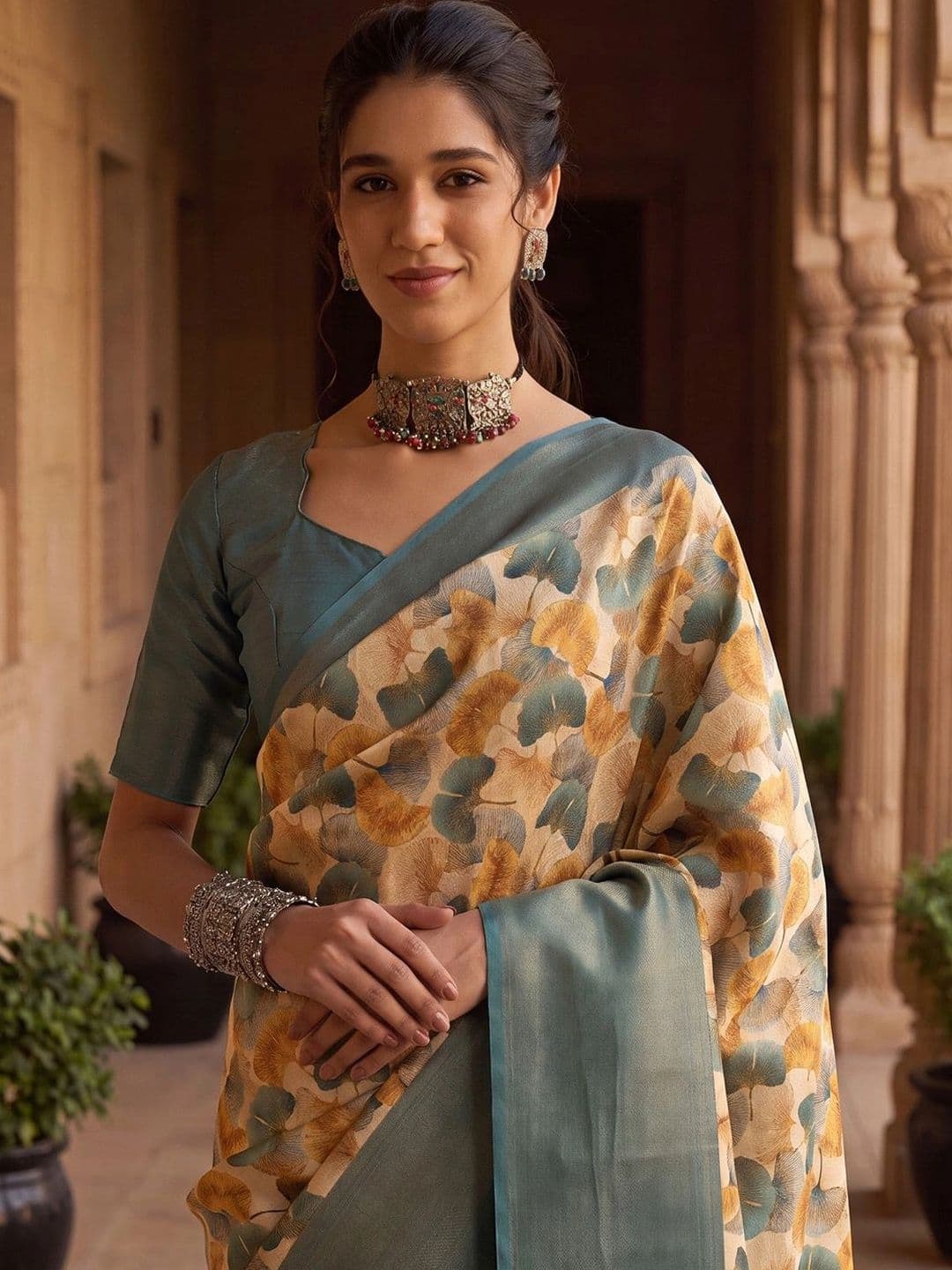 Anouk Floral Zari Silk Blend Designer Banarasi Saree thumbnail 6