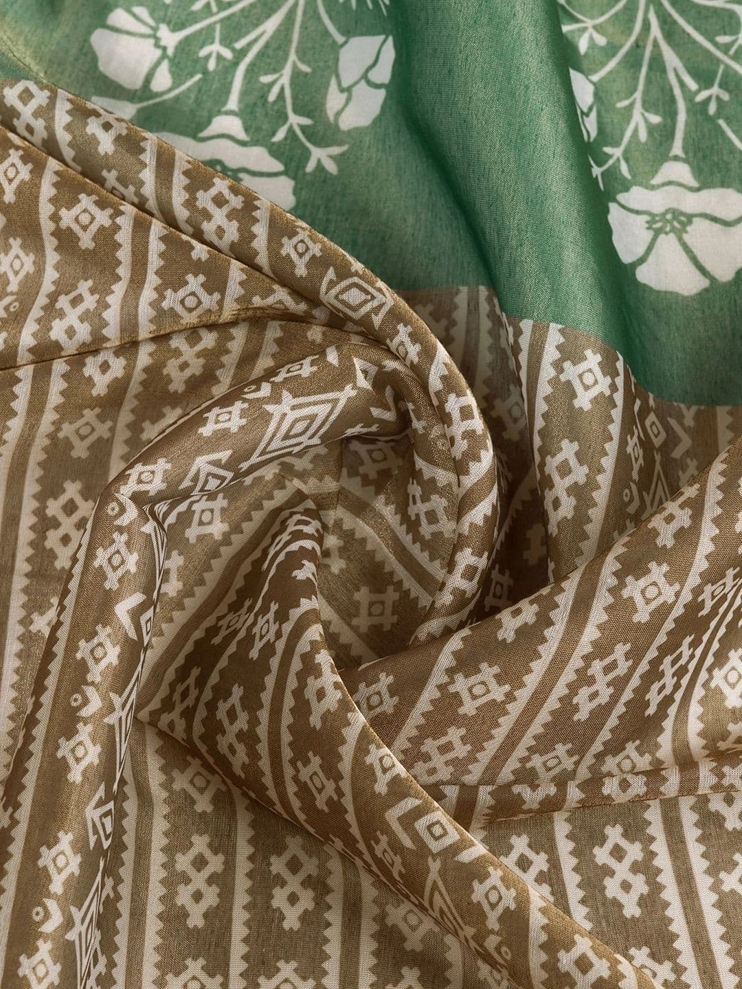 Kesarii Saree thumbnail 5