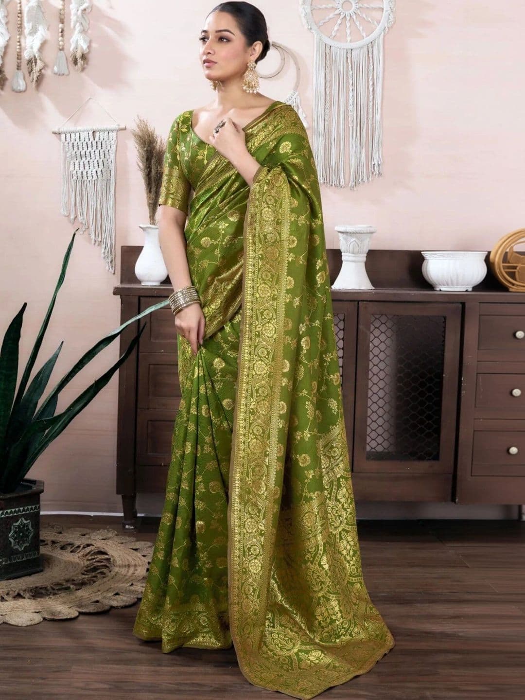 VS MALL Ethnic Motifs Zari Banarasi Saree thumbnail 4