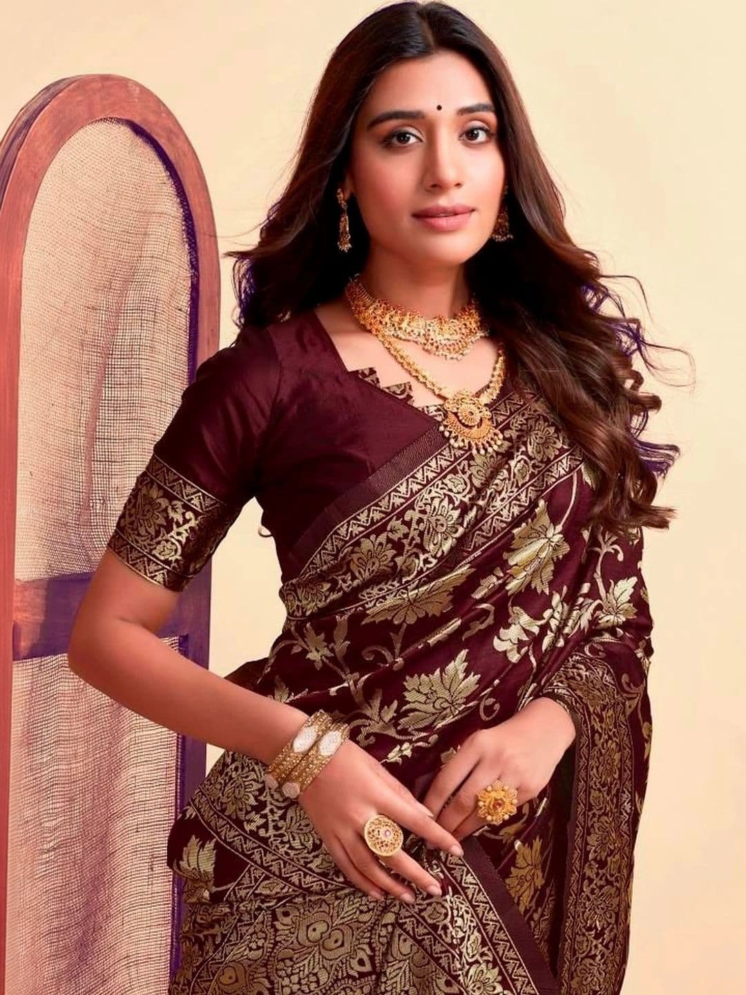 wearsquad Woven Design Zari Art Silk Banarasi Saree thumbnail 2