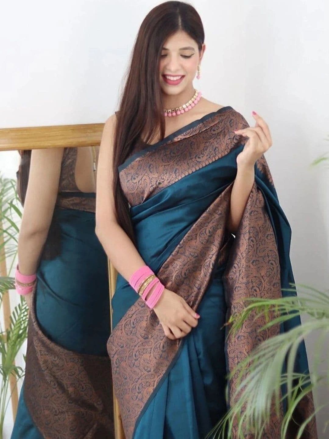 wearsquad Woven Design Zari Art Silk Banarasi Saree - view 1