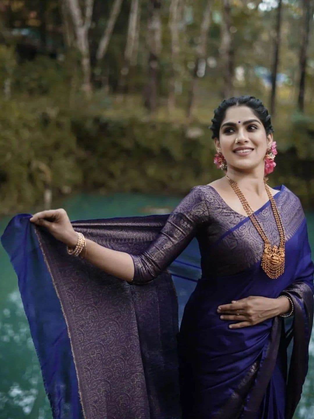 wearsquad Woven Design Zari Art Silk Banarasi Saree thumbnail 3