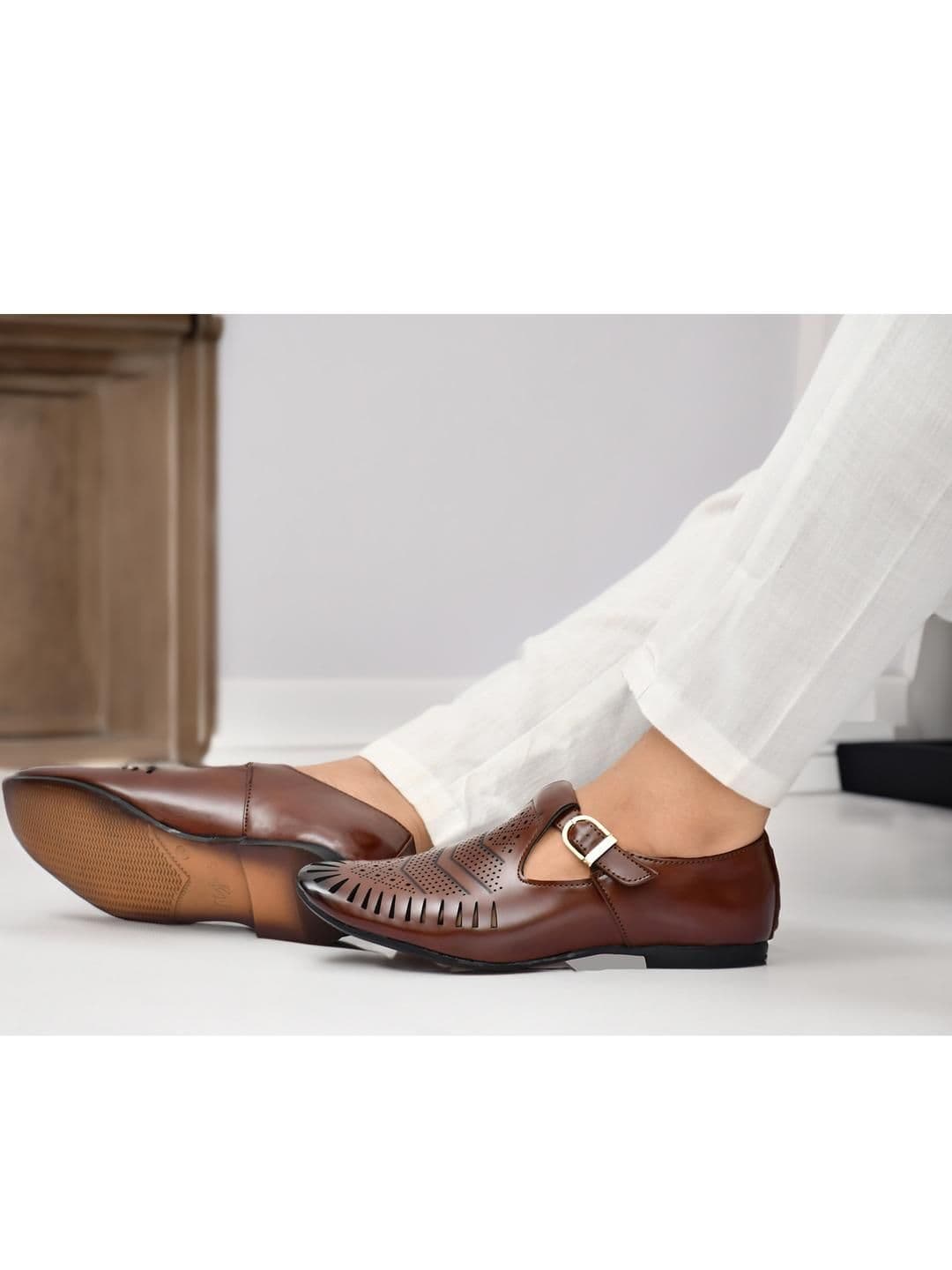 G L Trend Brown Synthetic Leather Sandals thumbnail 4