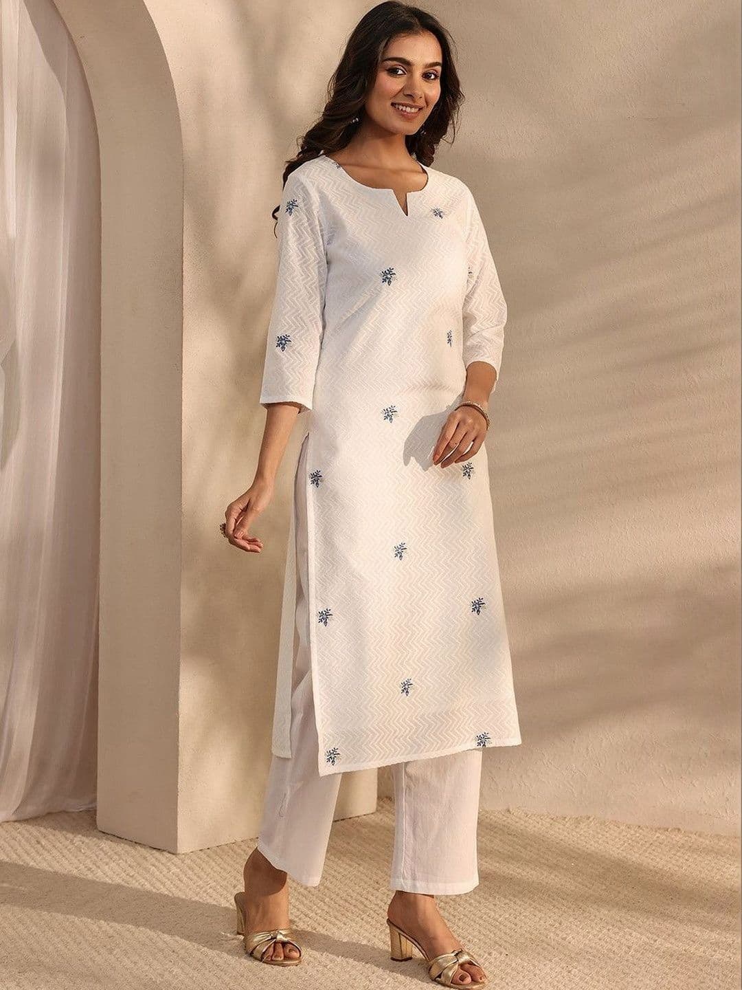 Libas Embroidered Notch Neck Thread Work Straight Kurta With Trousers & Dupatta thumbnail 4