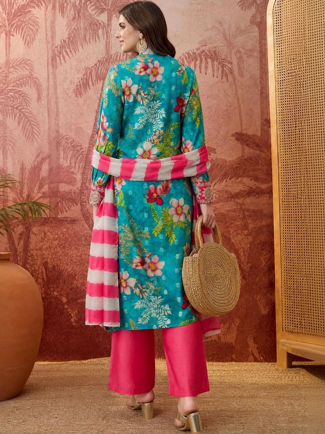 Sangria Women Floral Printed Regular Thread Work Kurta with Palazzos & With Dupatta thumbnail 4