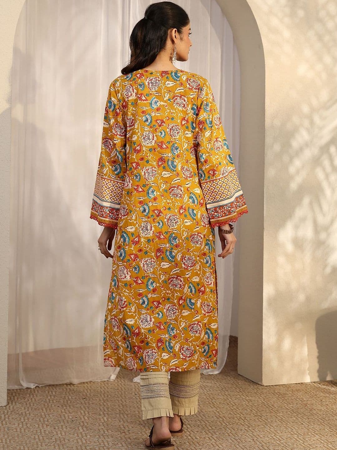 Libas Women Floral Printed Gotta Patti Floral Kurta thumbnail 3