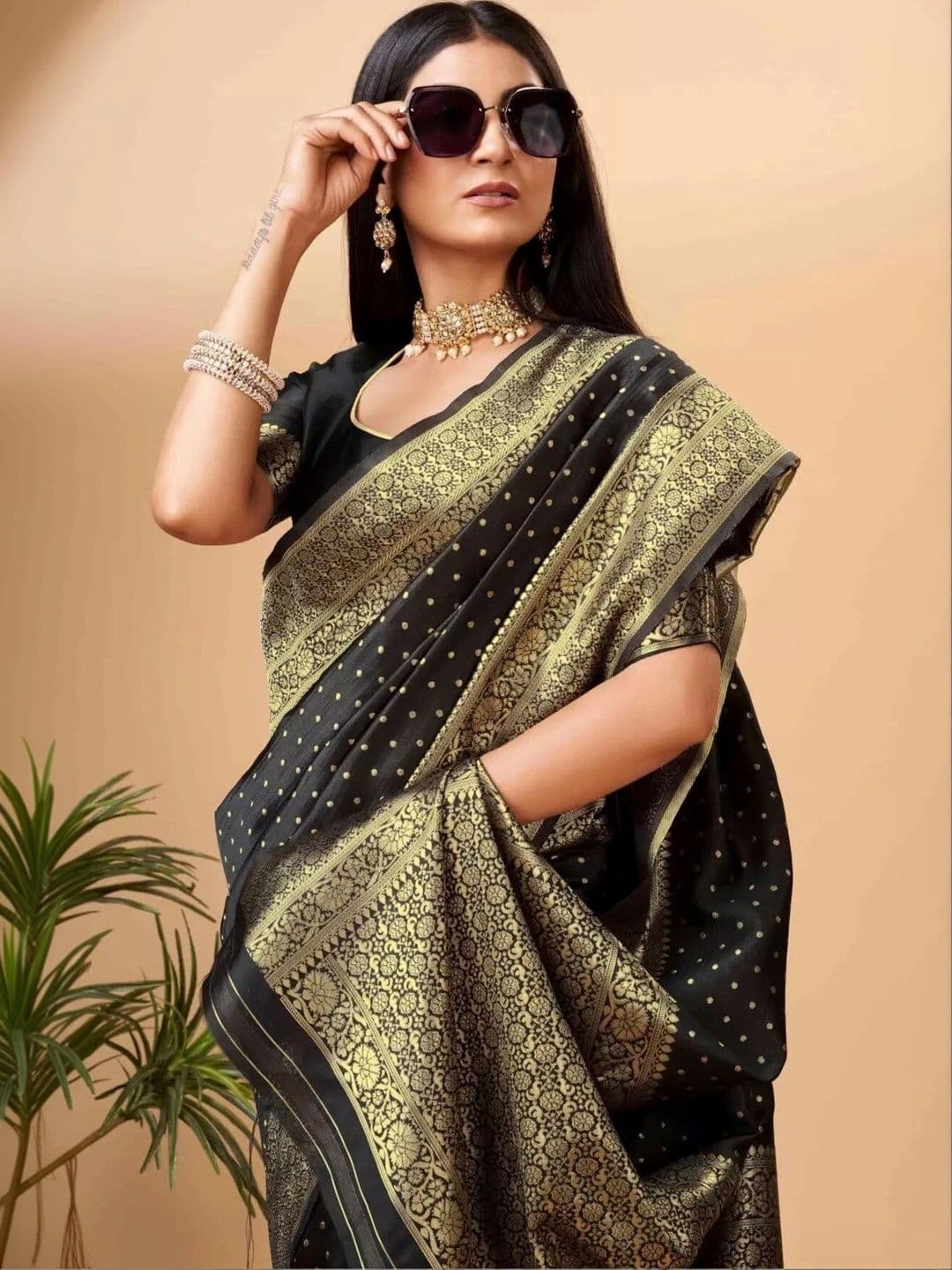 VS MALL Woven Design Zari Banarasi Saree thumbnail 4