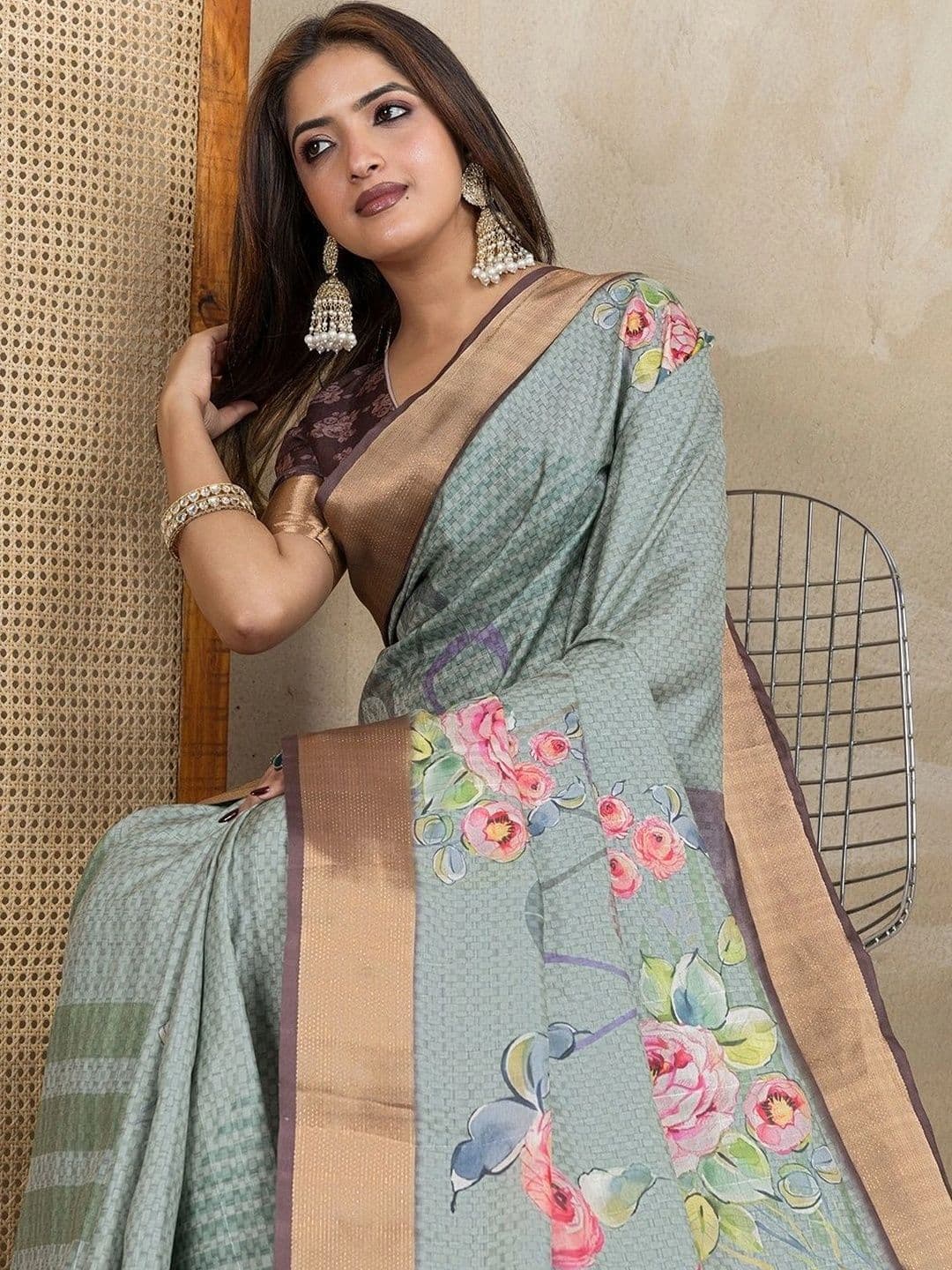 Kesarii Floral Saree thumbnail 7