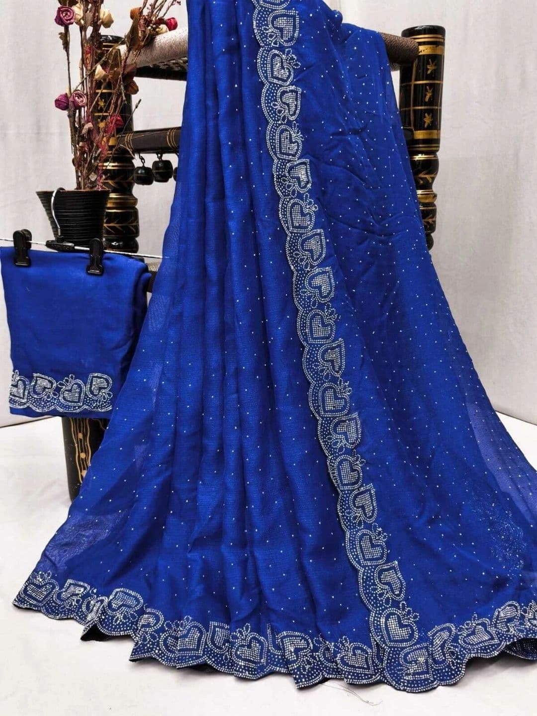 RENBRIZA Embellished Poly Georgette Saree thumbnail 4