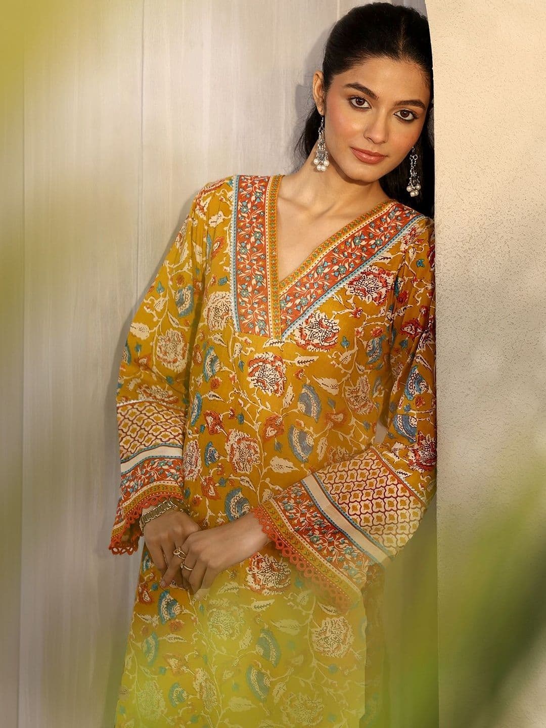 Libas Women Floral Printed Gotta Patti Floral Kurta thumbnail 2