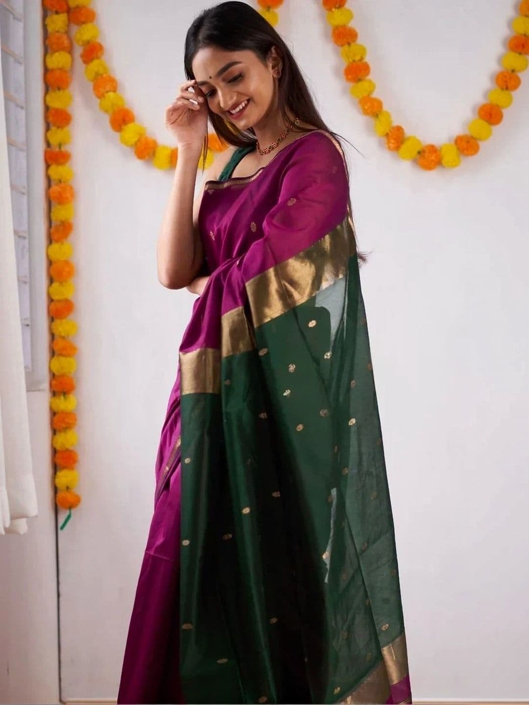 wearsquad Zari Art Silk Banarasi Saree thumbnail 3