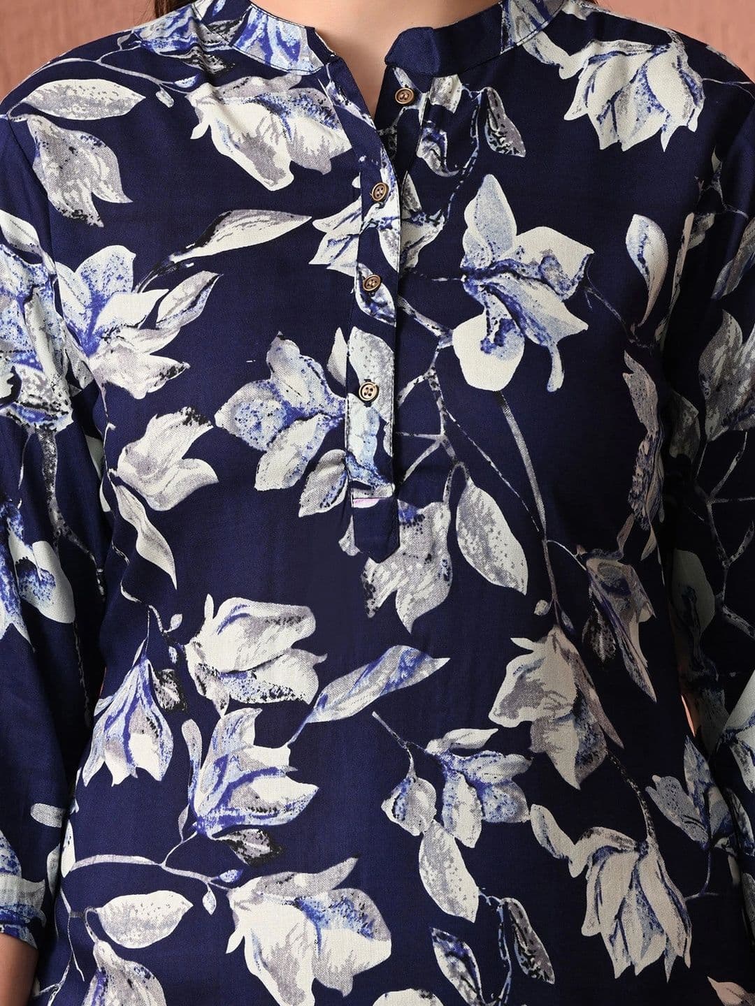 Sangria Women Floral Printed Floral Kurta thumbnail 5