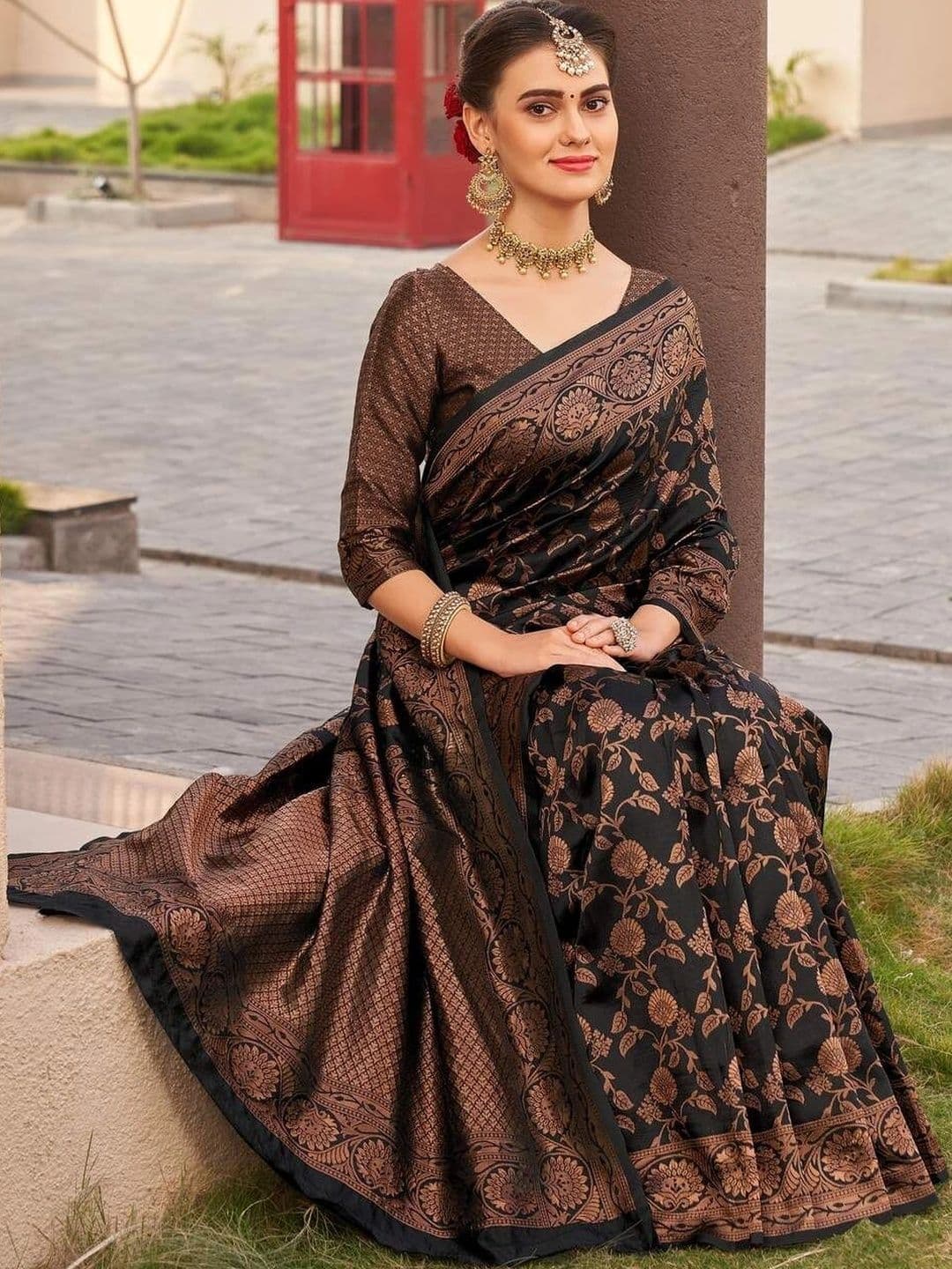 VS MALL Ethnic Motifs Zari Banarasi Saree thumbnail 4
