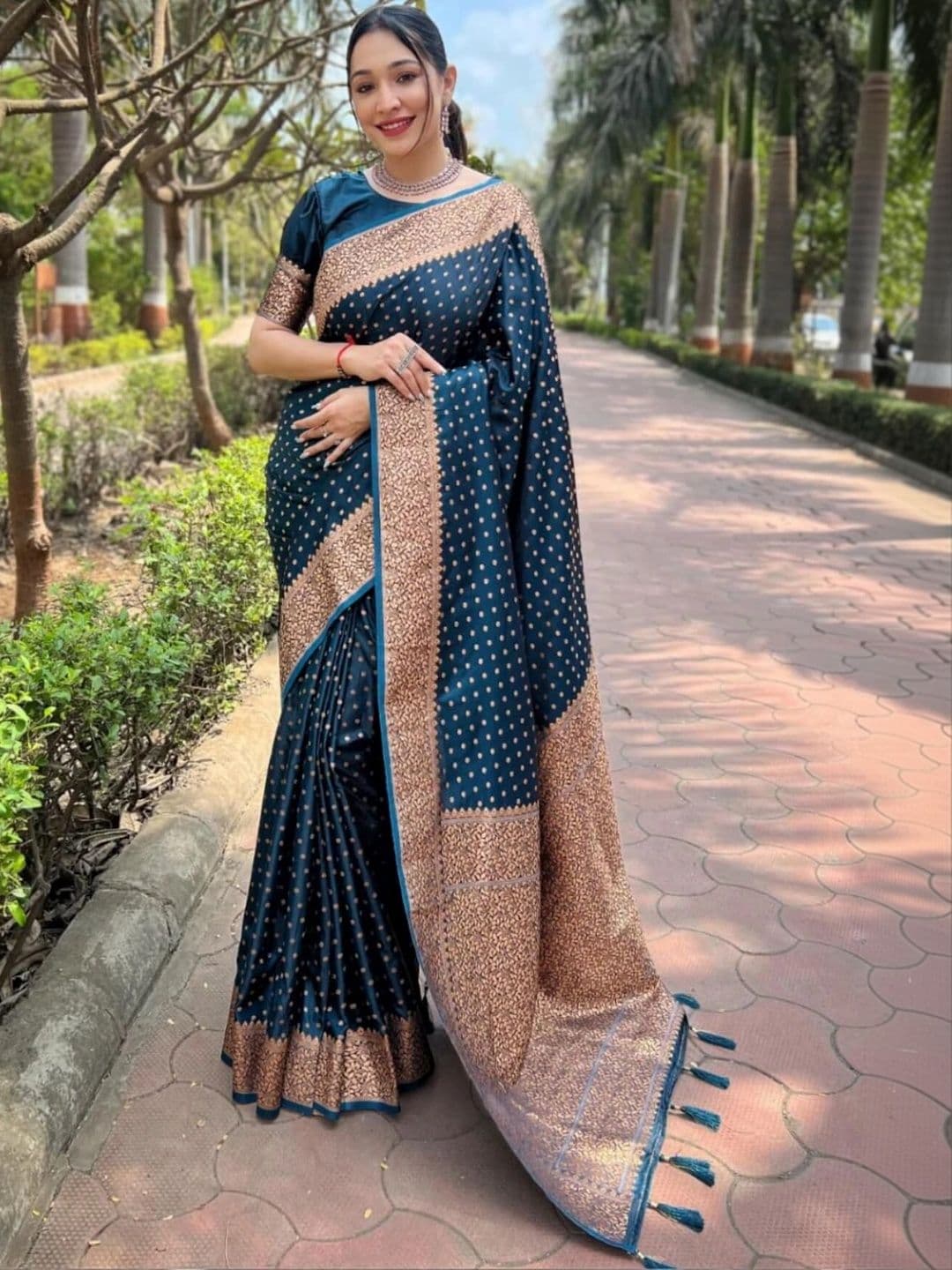 VS MALL Ethnic Motifs Zari Banarasi Saree - view 1