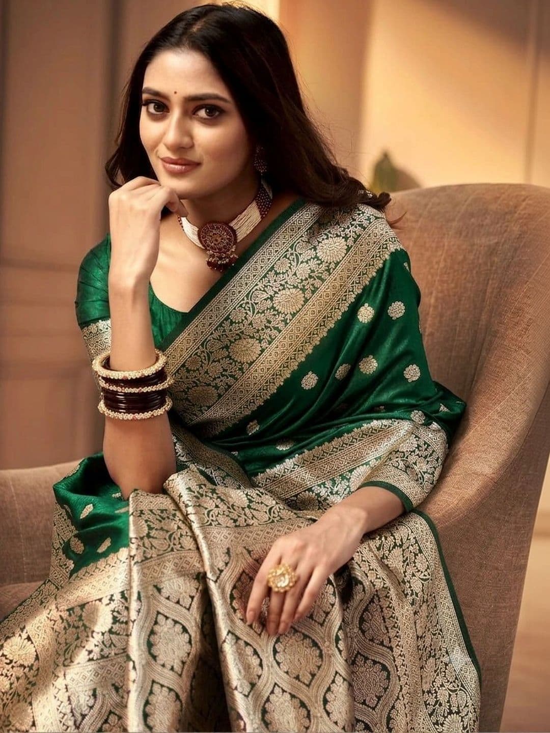 Milvia Ethnic Motifs Zari Silk Blend Designer Banarasi Saree thumbnail 6