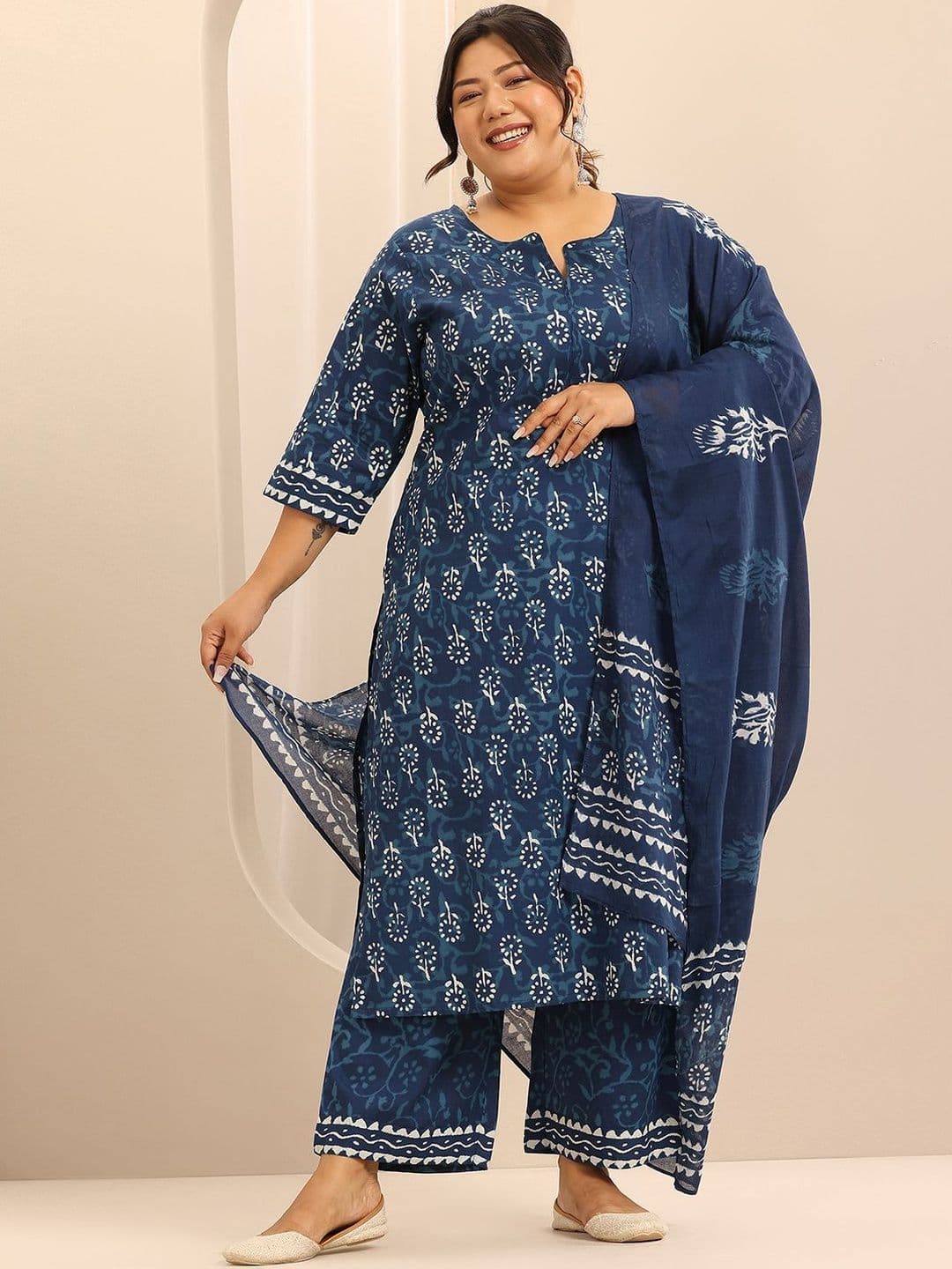 Extra Love By Libas Plus Size Women Ethnic Motifs Printed Kurta with Trousers & Dupatta - view 1